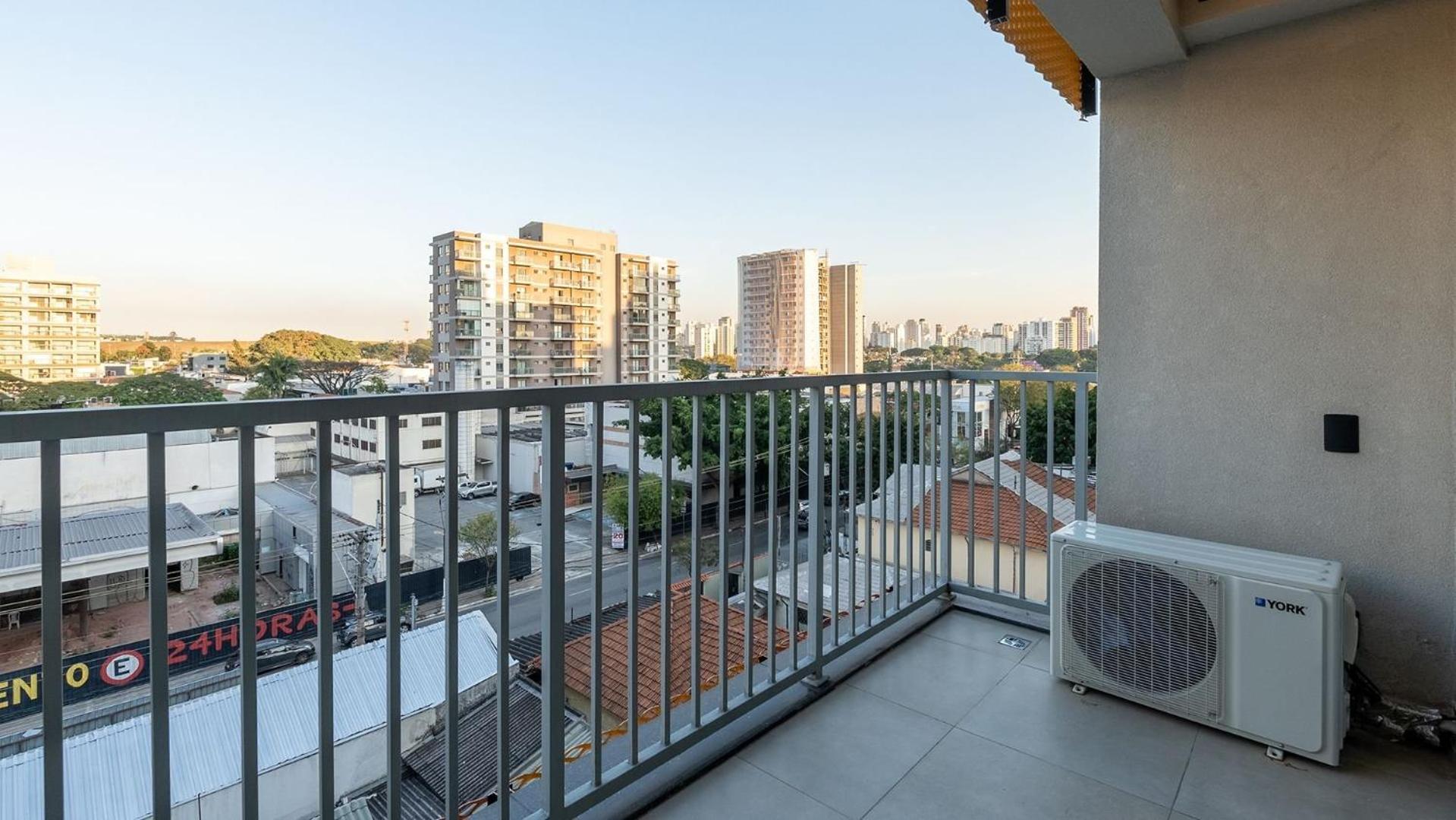 By Dabra House: Completos Em Moema Em Frente Ao Shopping Ibirapuera Casa de férias