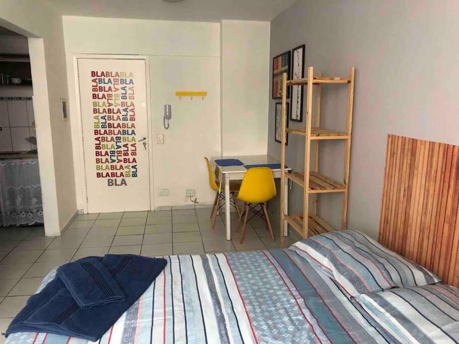 Apto 29 - Pequeno Com Otima Localizacao Apartamento