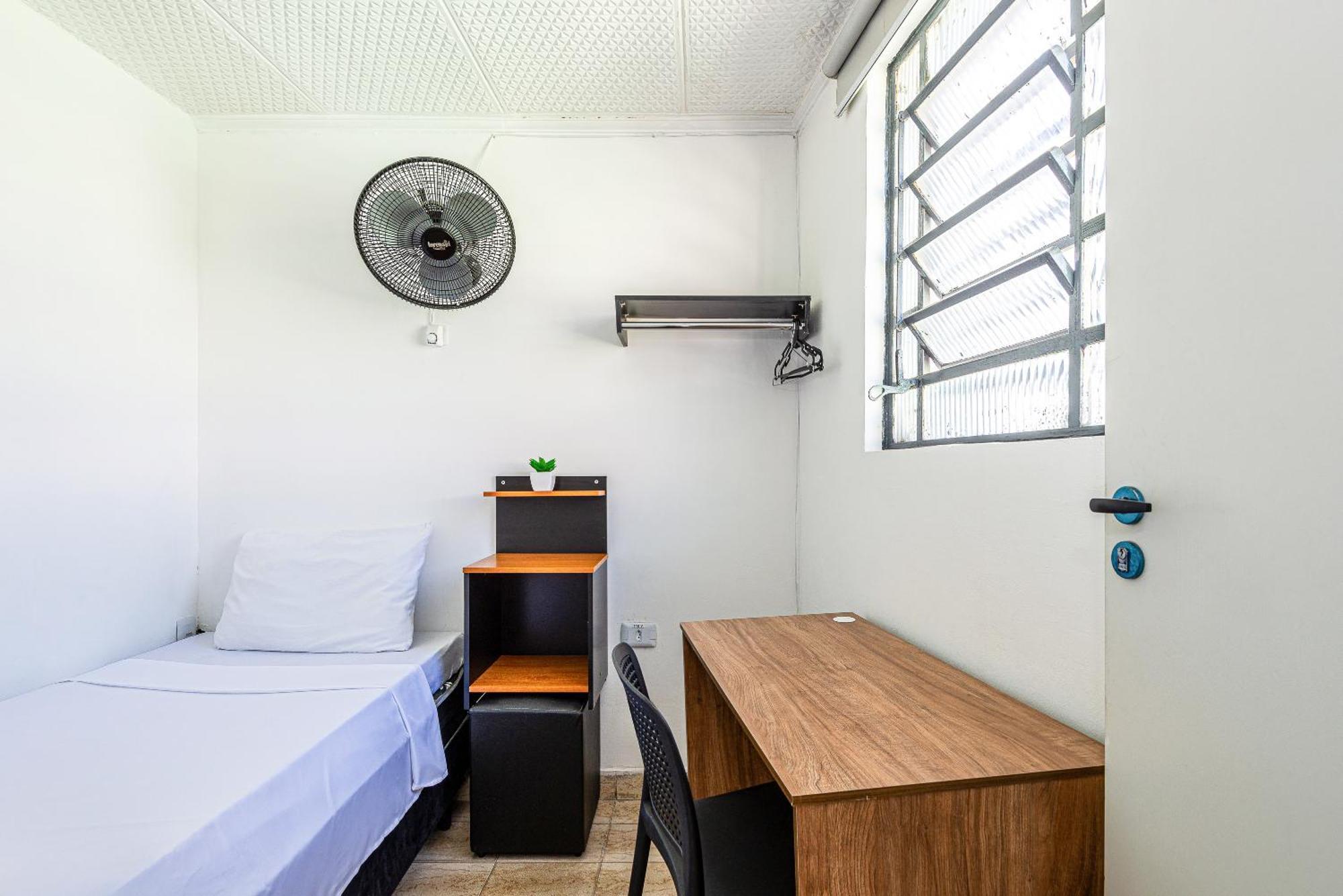 Acomodação com café da manhã  Hostheo Liberdade