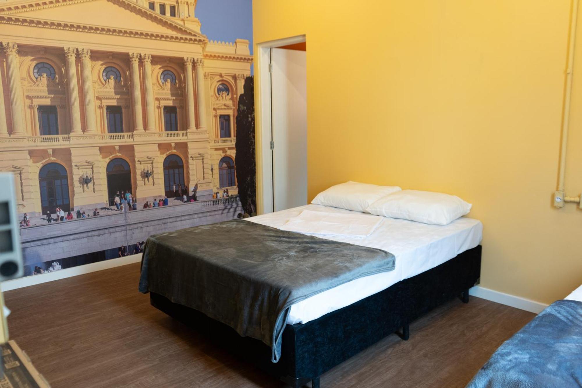 Hostel 011