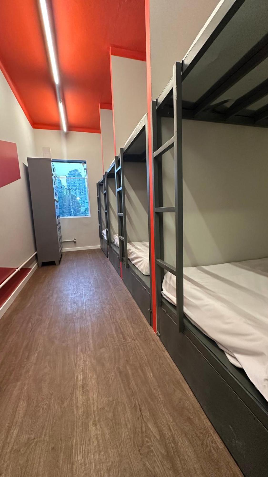Hostel 011