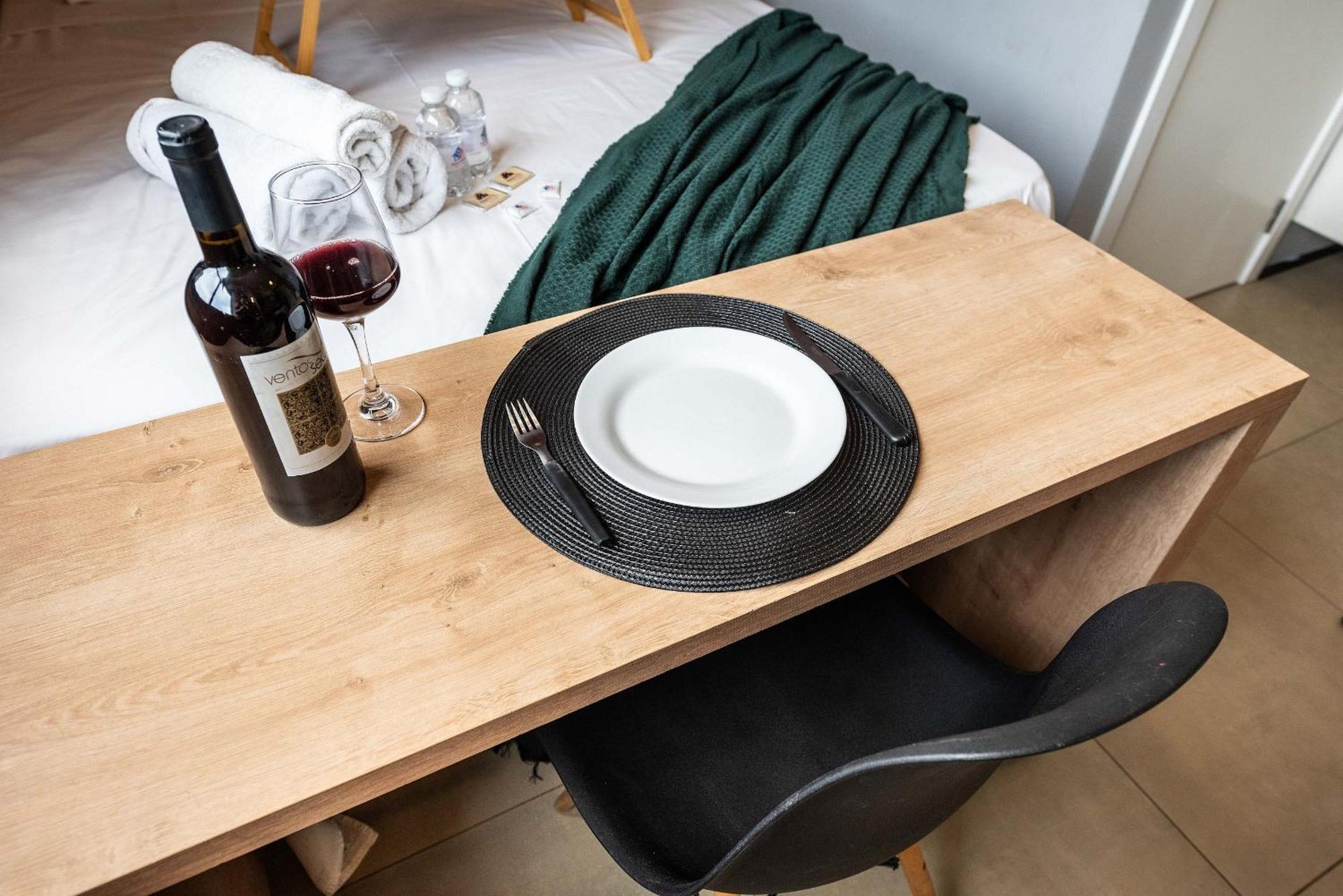 Vo16 Charmoso Com Vaga, Ao Lado Do Metro. Apartamento *