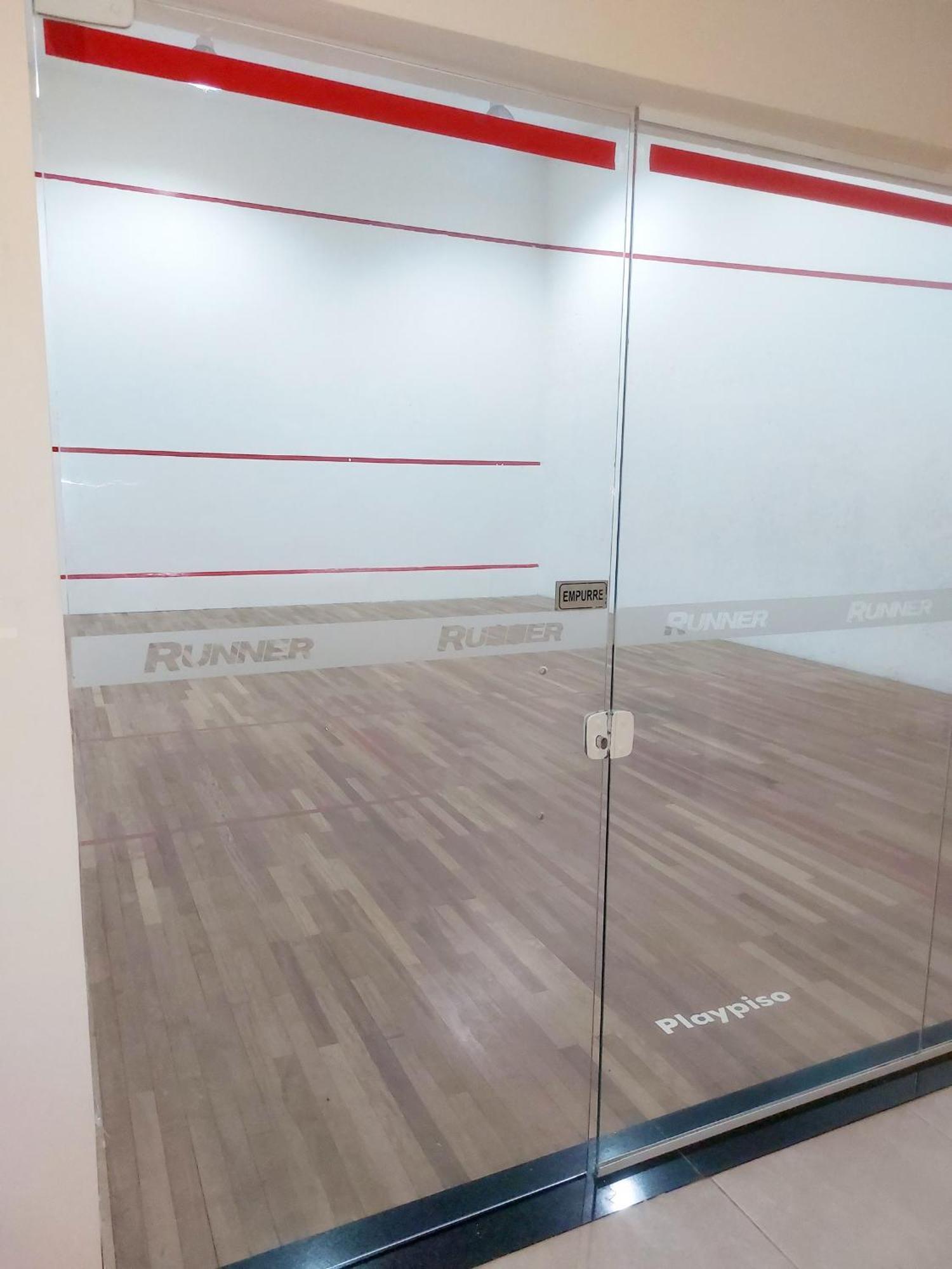 Tem Piscina Academia Sauna Squash * São Paulo