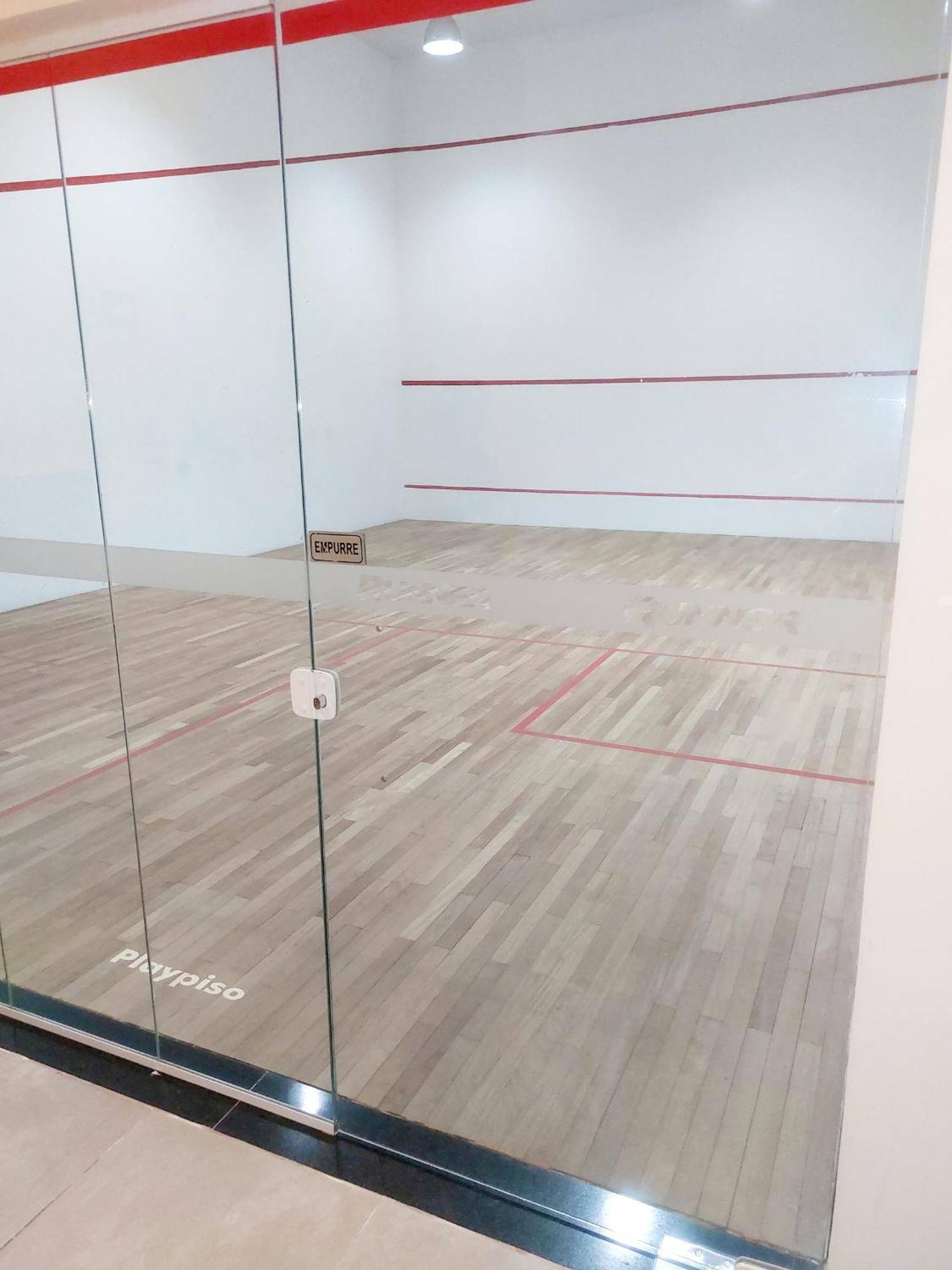 Tem Piscina Academia Sauna Squash Apartamento