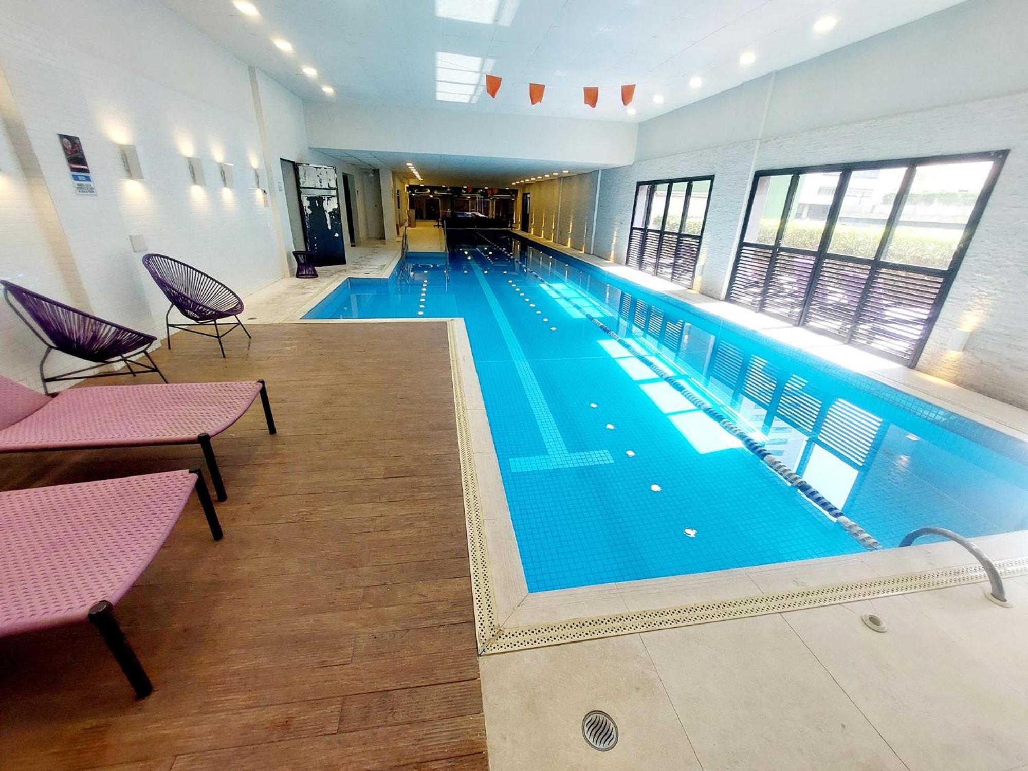Tem Piscina Academia Sauna Squash