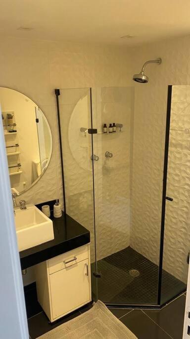 Apartamento Entire 2 Bedrooms In *