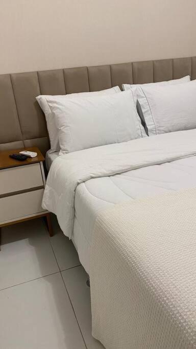 Apartamento Entire 2 Bedrooms In *