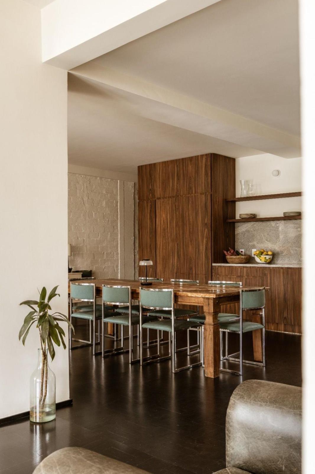 2 Oasis Escape In Chaotic Sp Apartment *