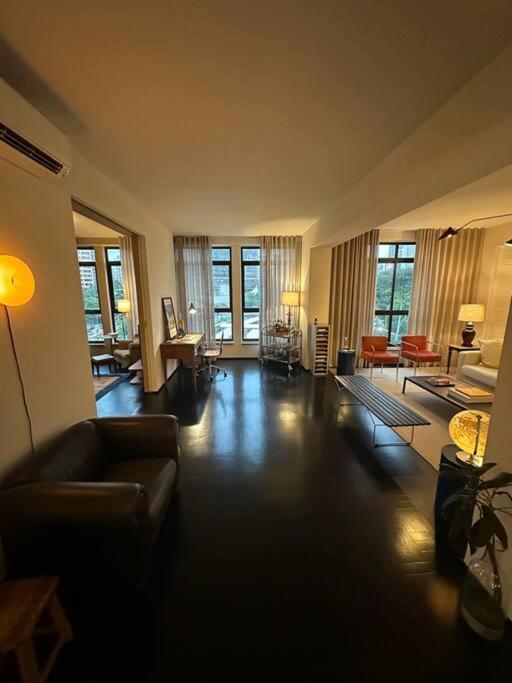 2 Oasis Escape In Chaotic Sp Apartment