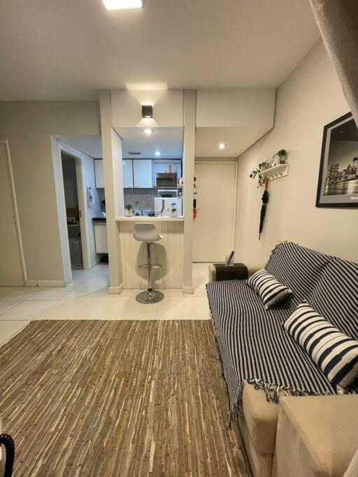 Flat Moema Com Varanda,lazer,servicos E Vaga * São Paulo