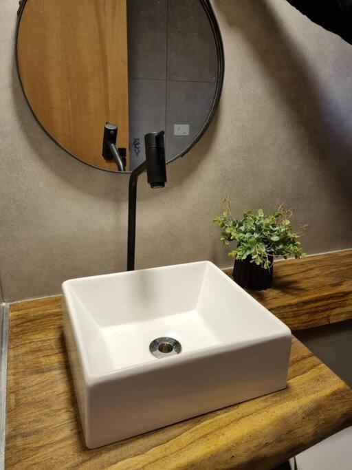 Apartamento Elegante - Garagem - Ao Lado Metro