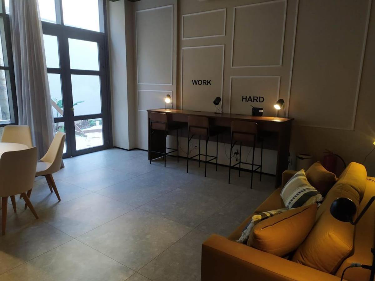 Fl1705 | Ape Na Faria Lima C/ Piscina Academia Metro Apartment