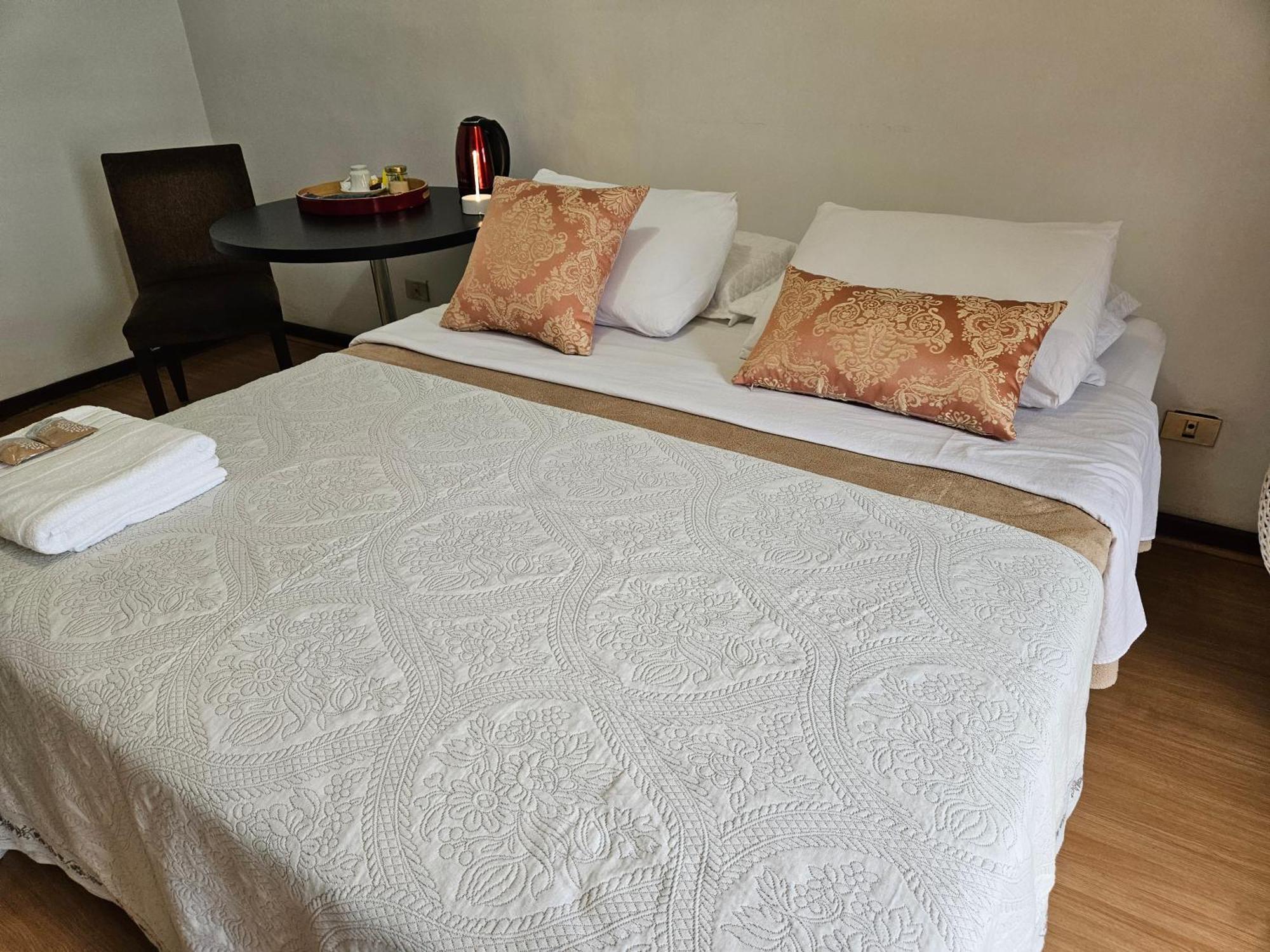 Charmosa E Ampla Homestay *
