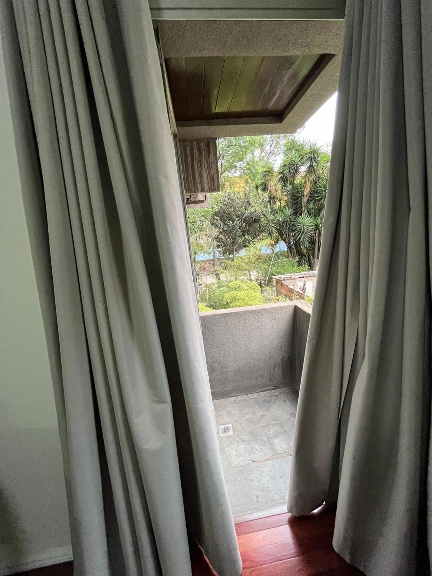 Flat Na Liberdade C/ac | Prox.faculdades&hospitais Apartamento *