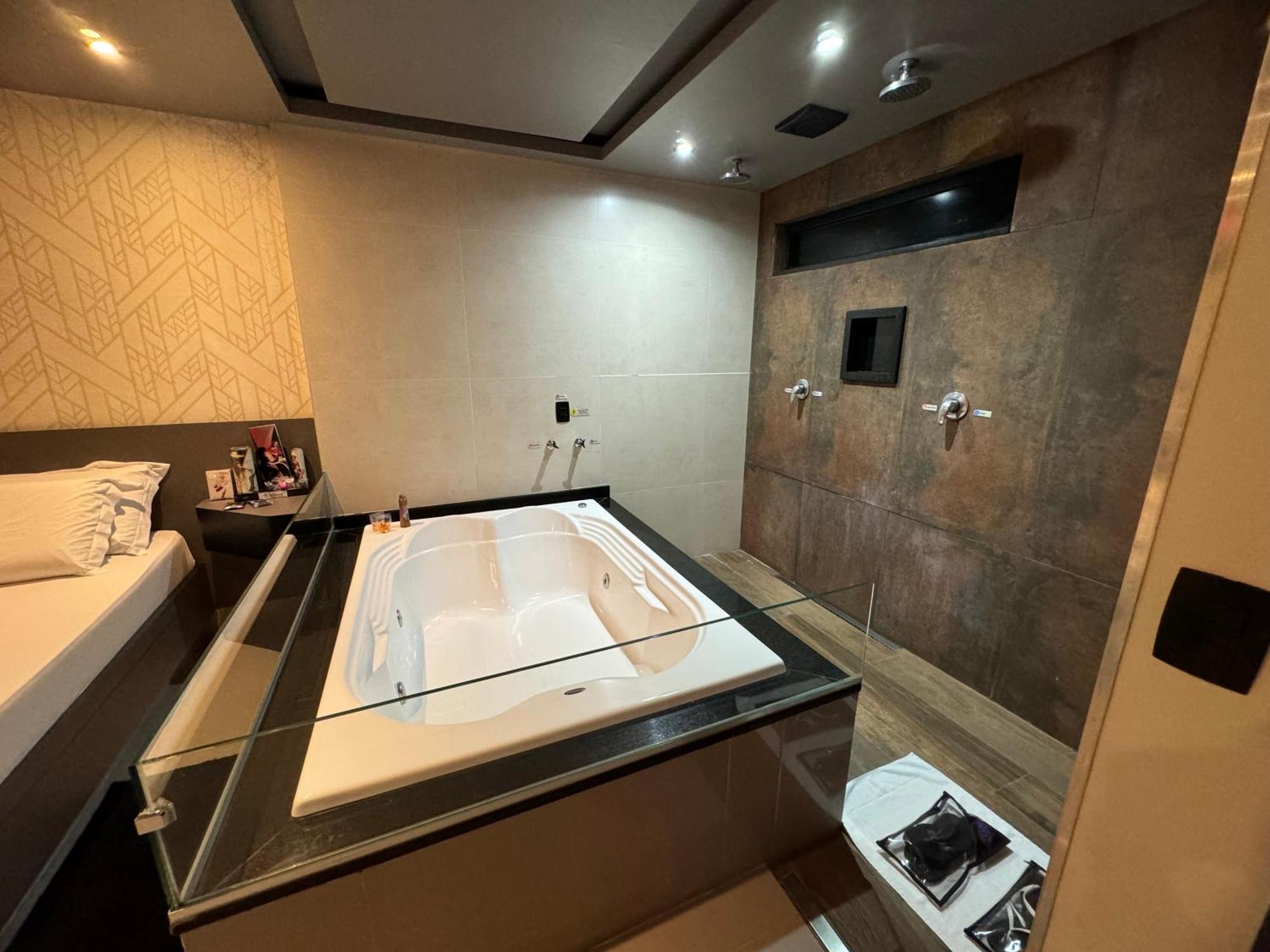 Love hotel Prestige 3 *