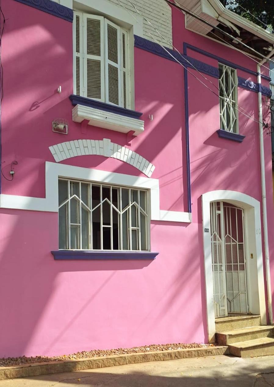 Uma Casinha Rosa No Pacaembu São Paulo