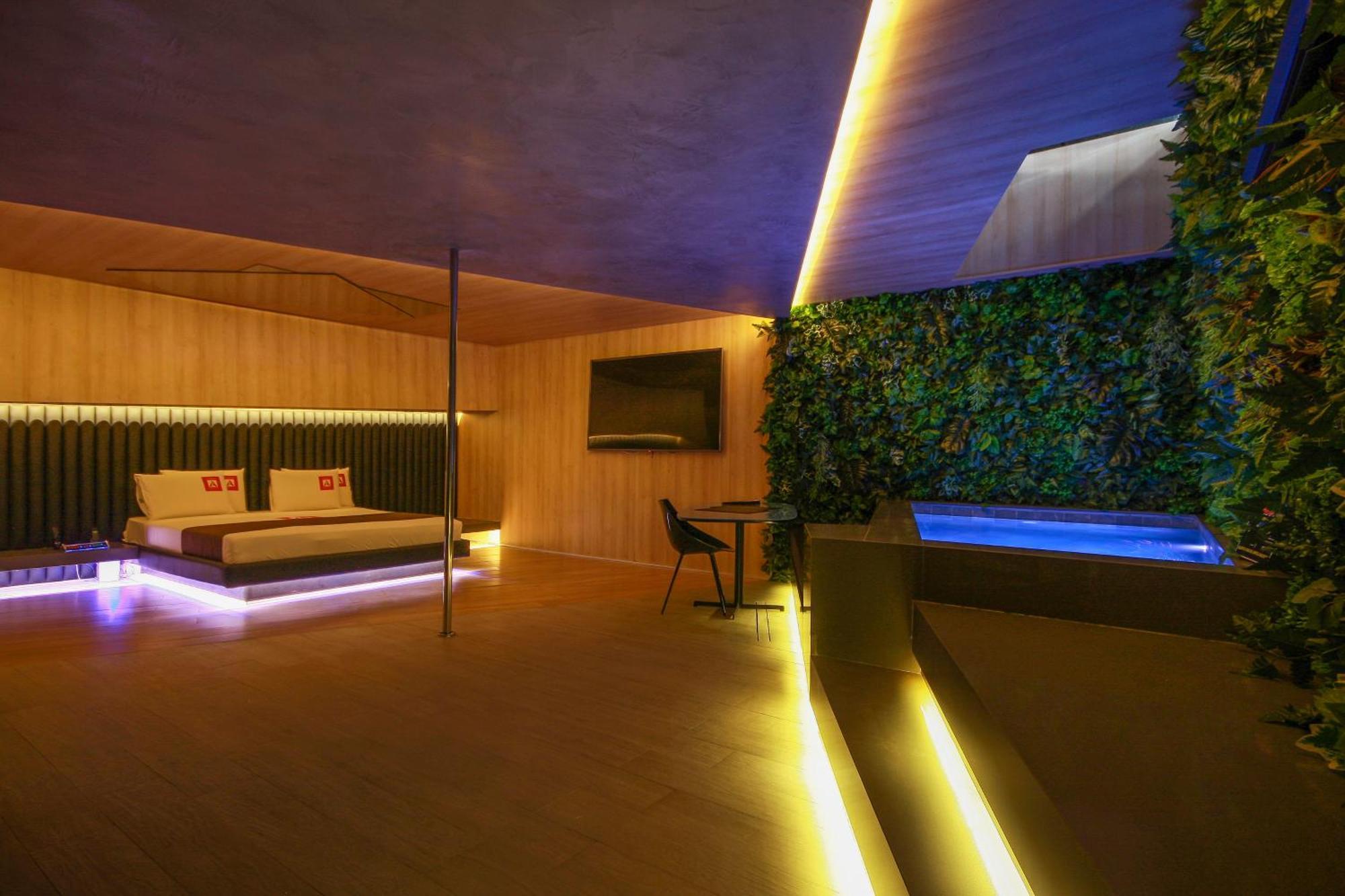 Love hotel A *