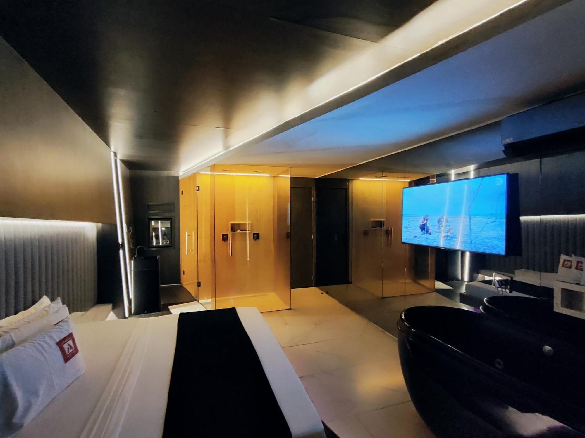 Love hotel A