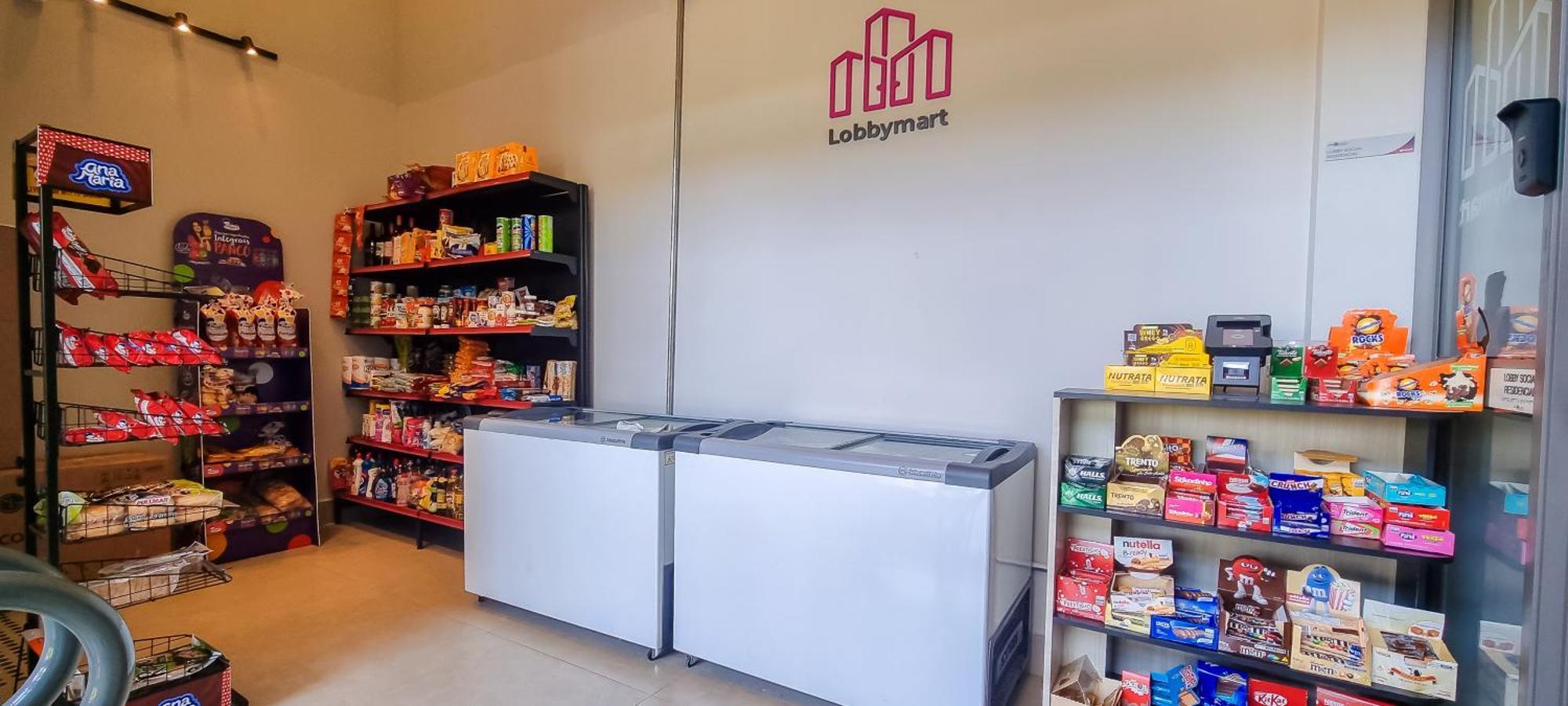 Dos Espelhos Ao Lado Do Metro Na Prudente *
