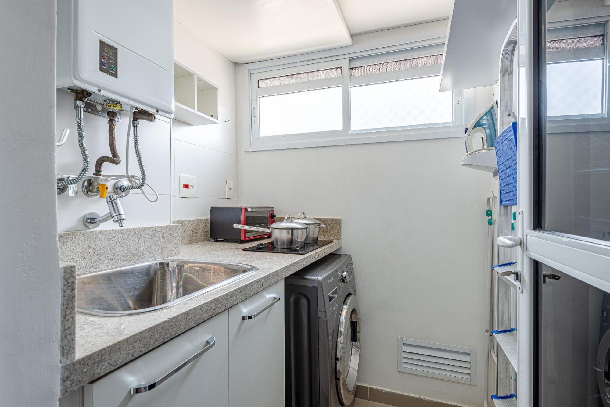 Apartamento A 300m Do Metro, Com Sacada, 15º Andar! São Paulo