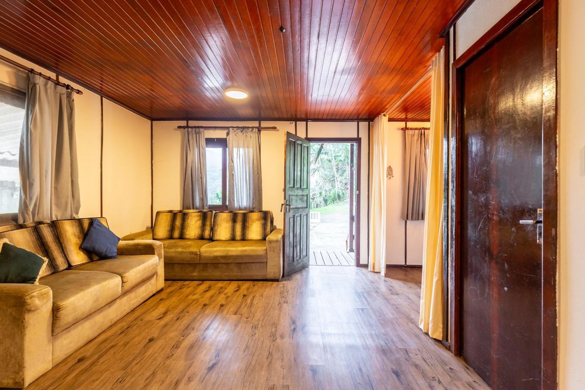 Casa de férias Chacara Pe N'agua, 80 Km De Sp, Piscina E Aquecido