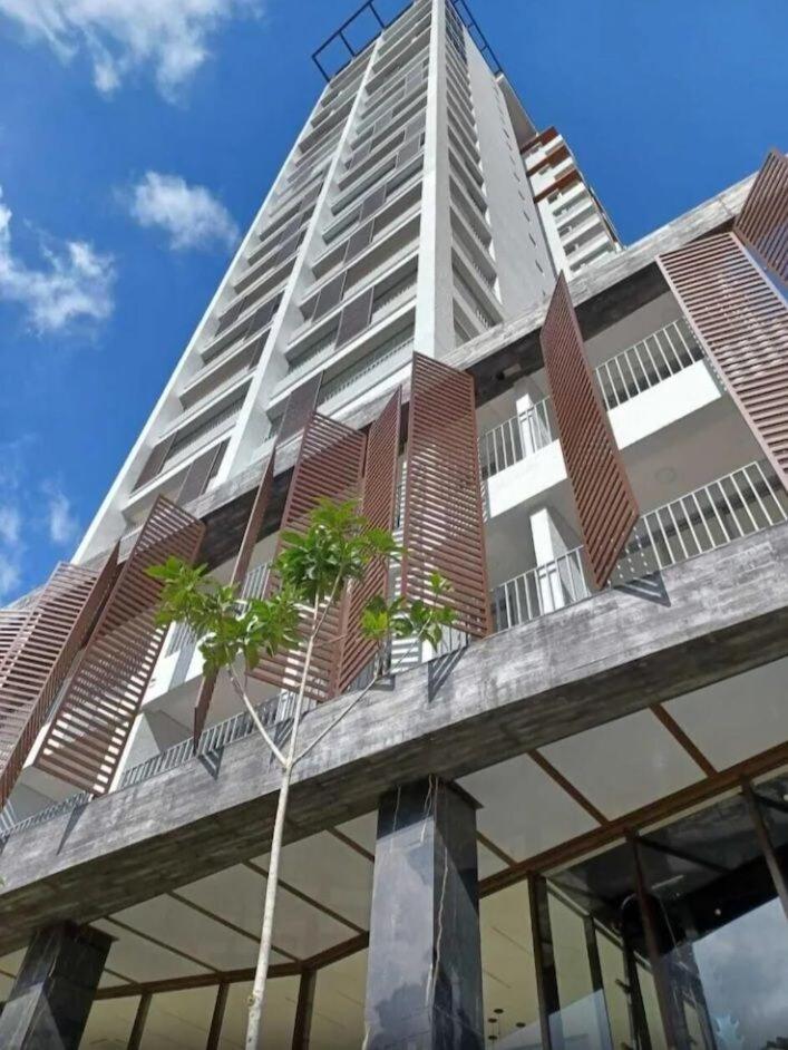 A 350m Do Metro Brooklyn E A 1km Do Consulado Dos Sao Paulo