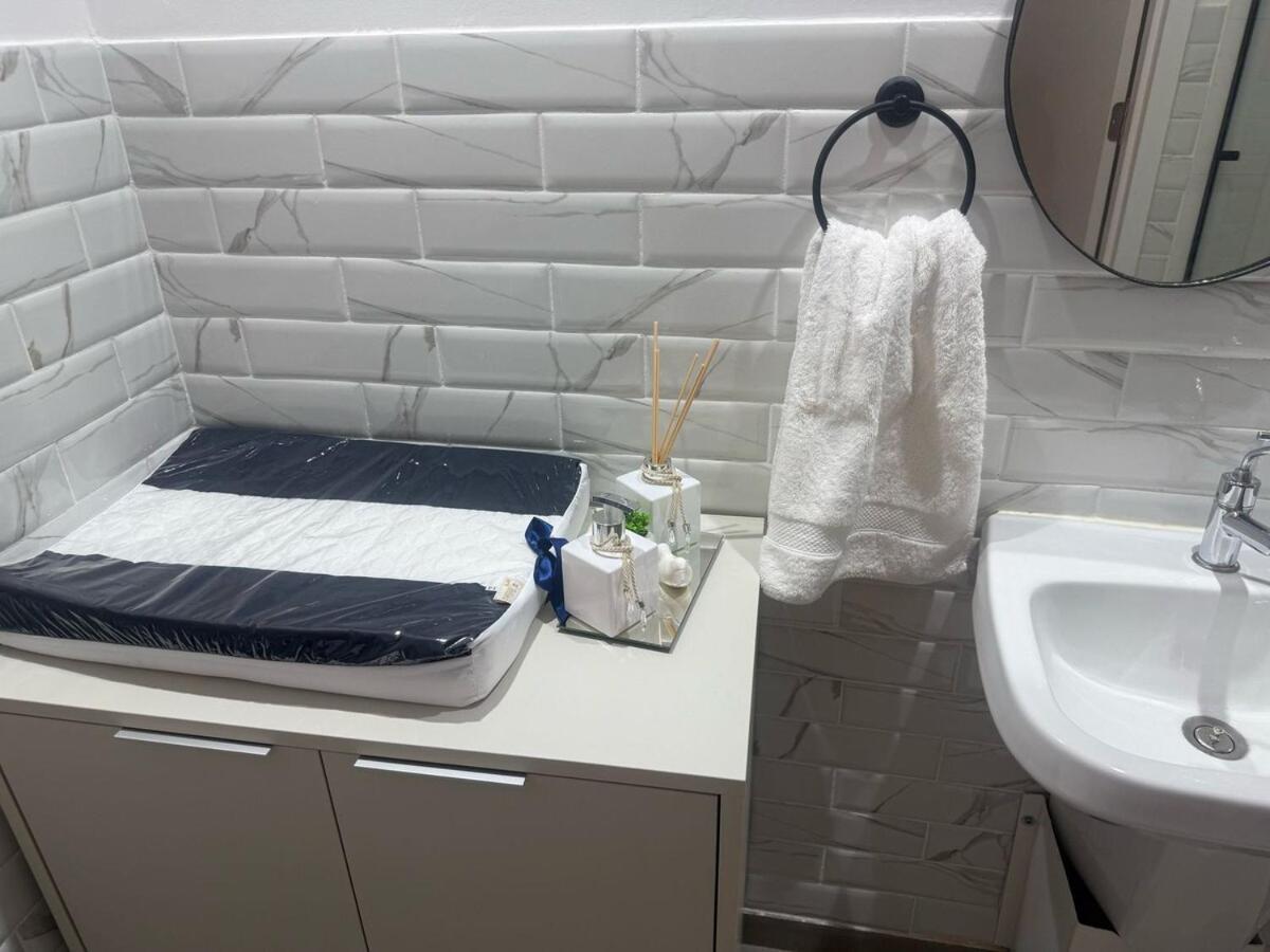 Pinheiros Inteiro, Madalena & Jardins 205 Apartamento *