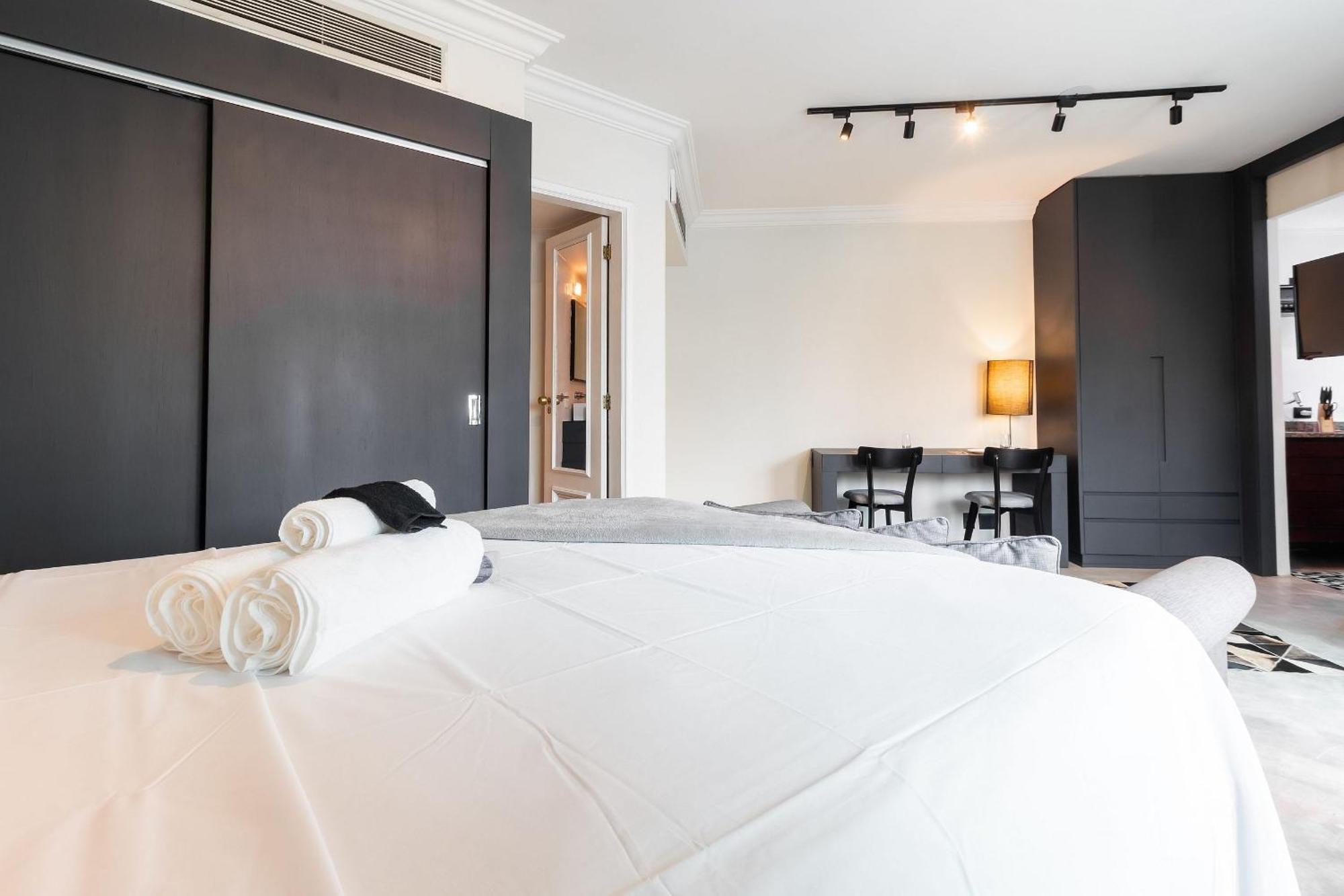 Localizado Dentro De Um Renomado Apartamento *