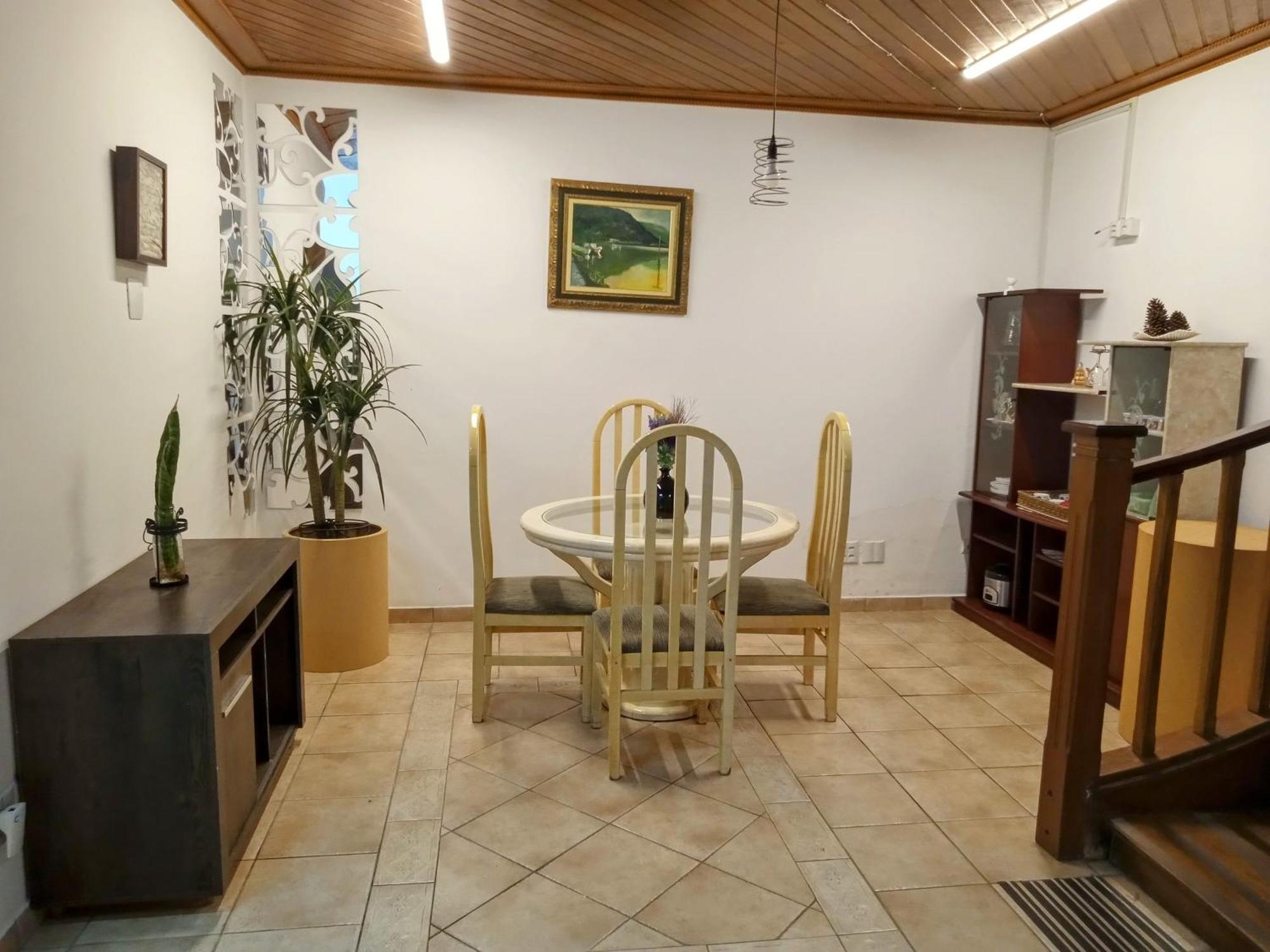 Uma Casinha Rosa No Pacaembu * São Paulo