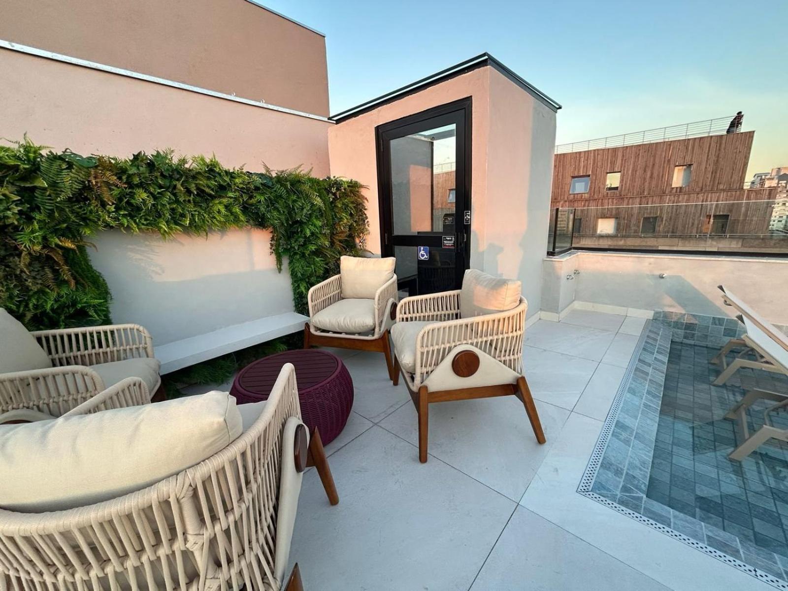 Rooftop - Garagem, Cama Queen, A/c E Piscina - V. Madalena - 15 Min Da Faria Lima Apartamento *