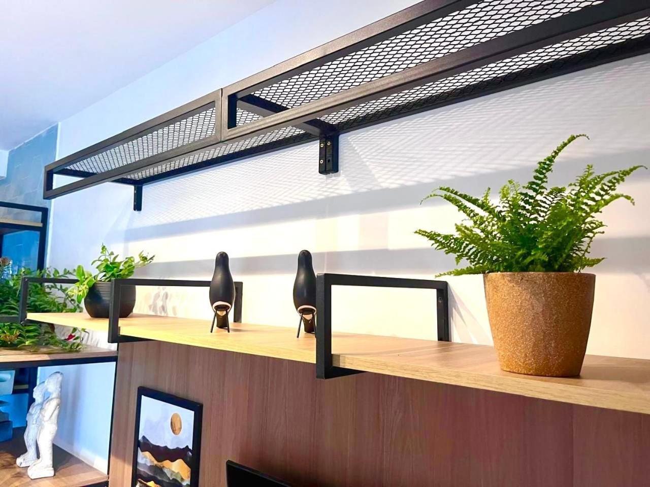 Rooftop - Garagem, Cama Queen, A/c E Piscina - V. Madalena - 15 Min Da Faria Lima Apartamento *