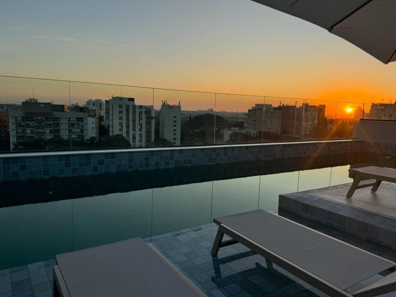 Apartamento Rooftop - Garagem, Cama Queen, A/c E Piscina - V. Madalena - 15 Min Da Faria Lima *