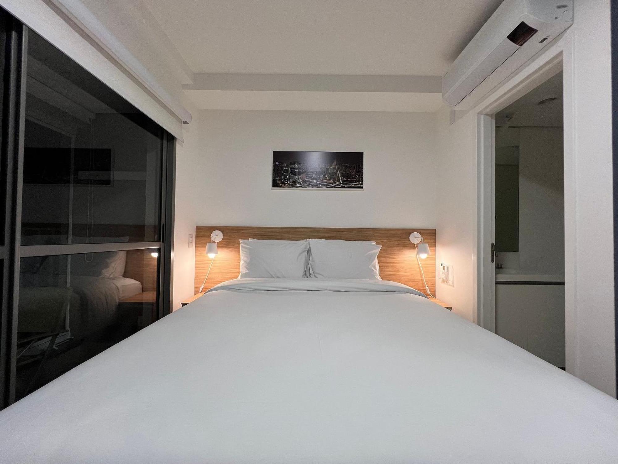 Lindos Na Liberdade Ac/wf/proximo Ao Metro Apartamento