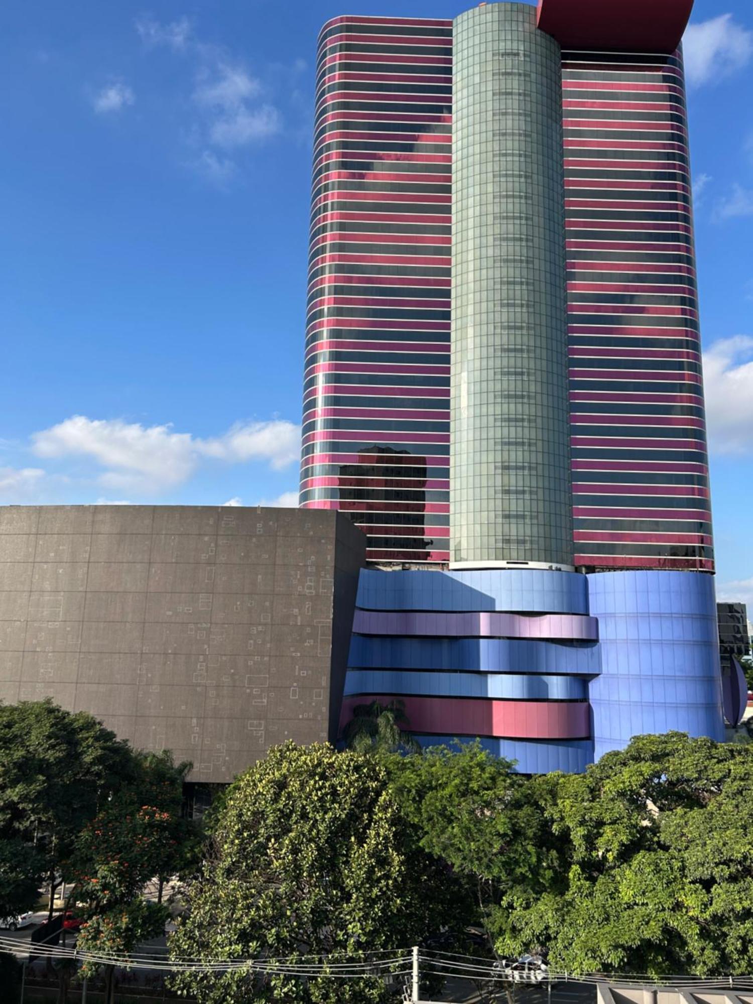 Apartamento Pinheiros Arcondicionado, Privativo, Vista Livre, Completo New, Piscina, Coworking, Academia, Lavanderia, Hidromassagem, Fogueira, Portaria 24h Etc *