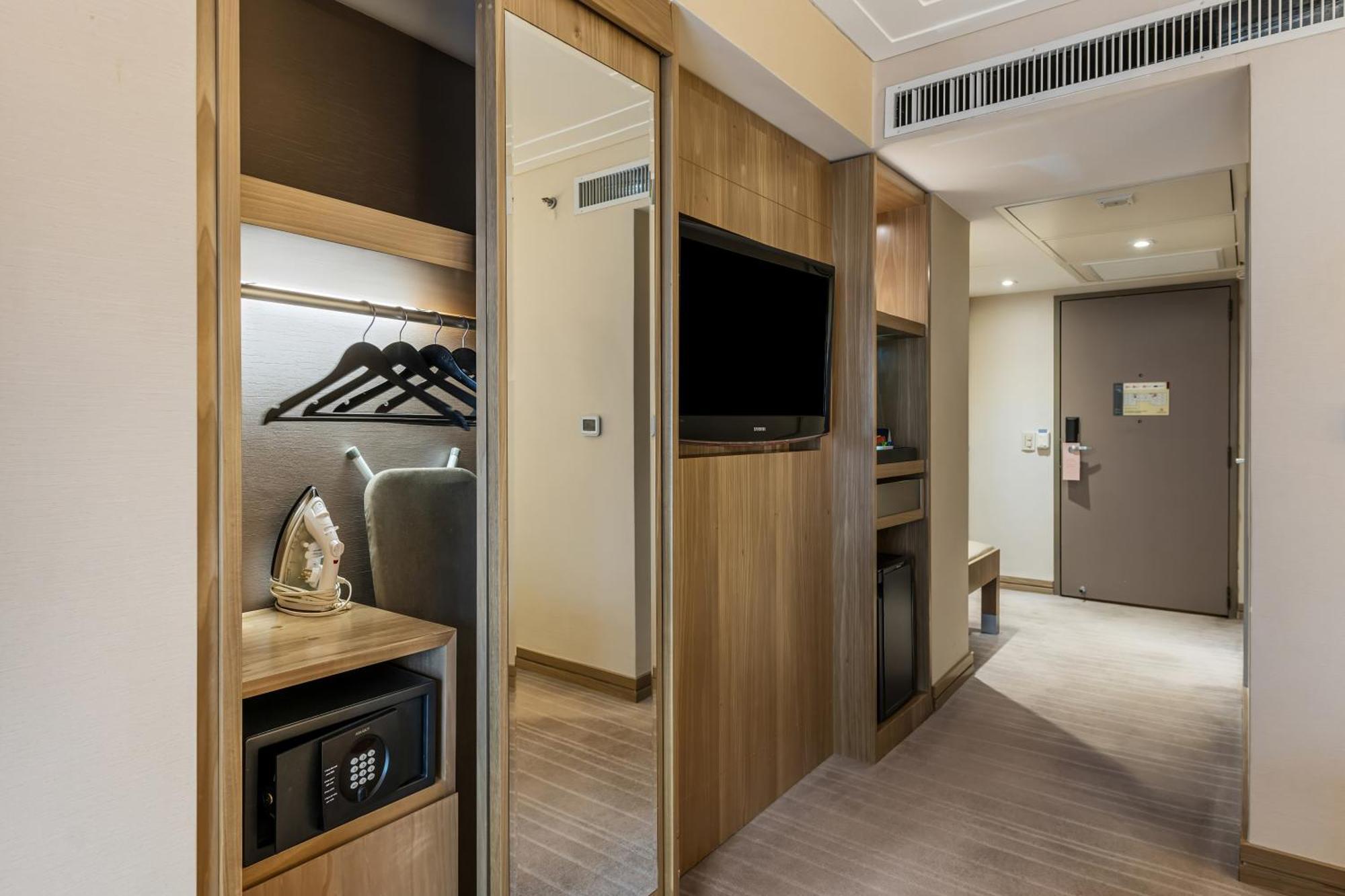 Intercontinental By Ihg Hotel