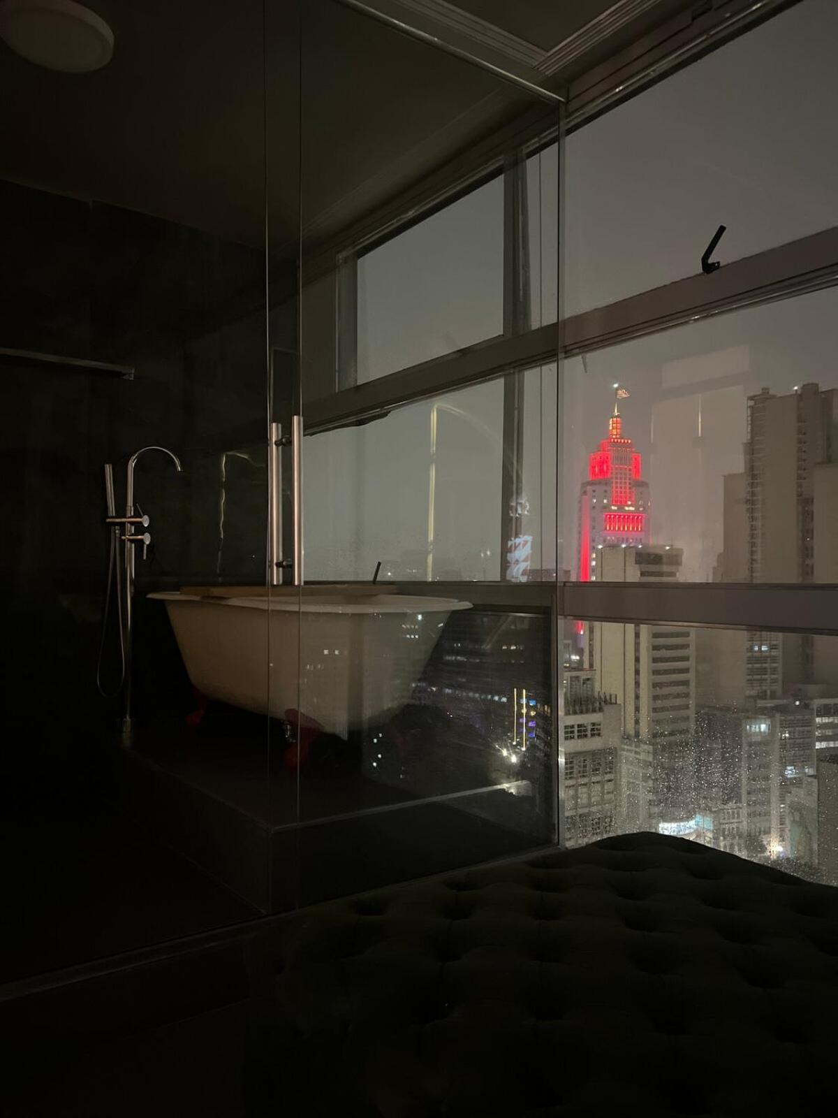 Infinite Lighthouse View Apartment