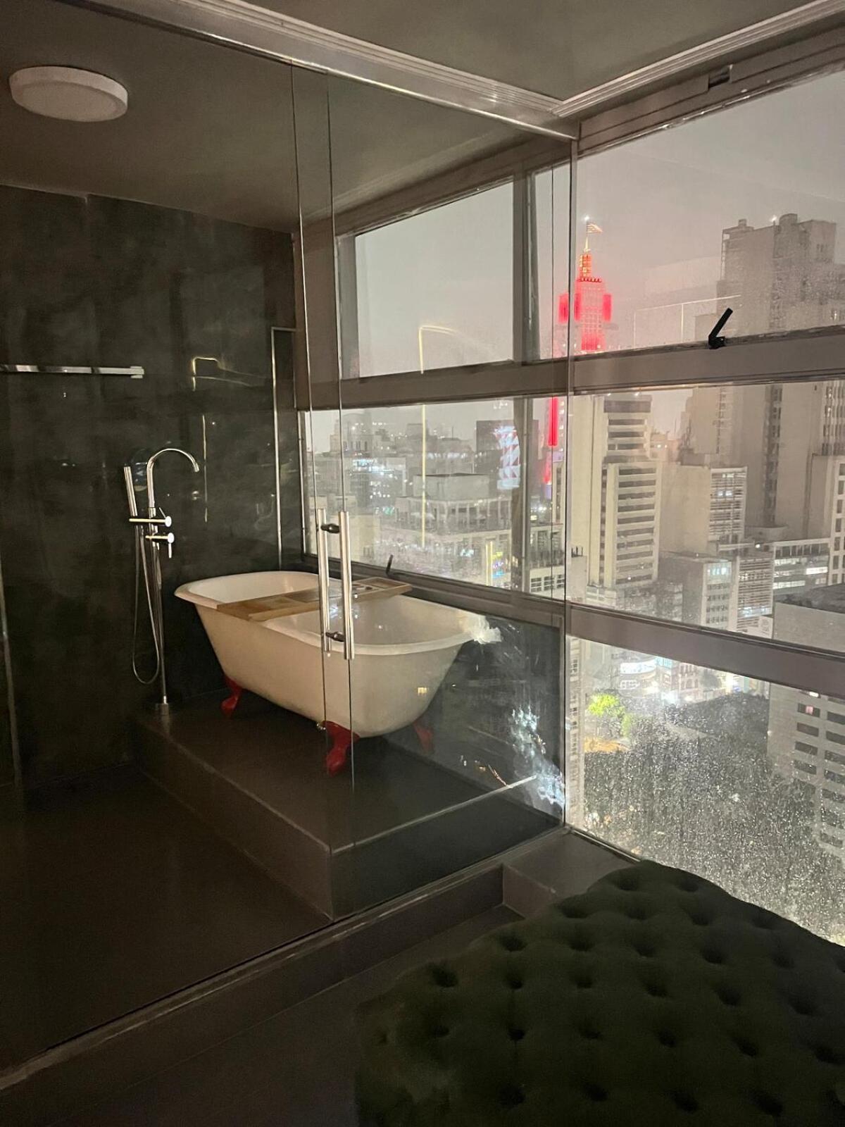Infinite Lighthouse View Apartment