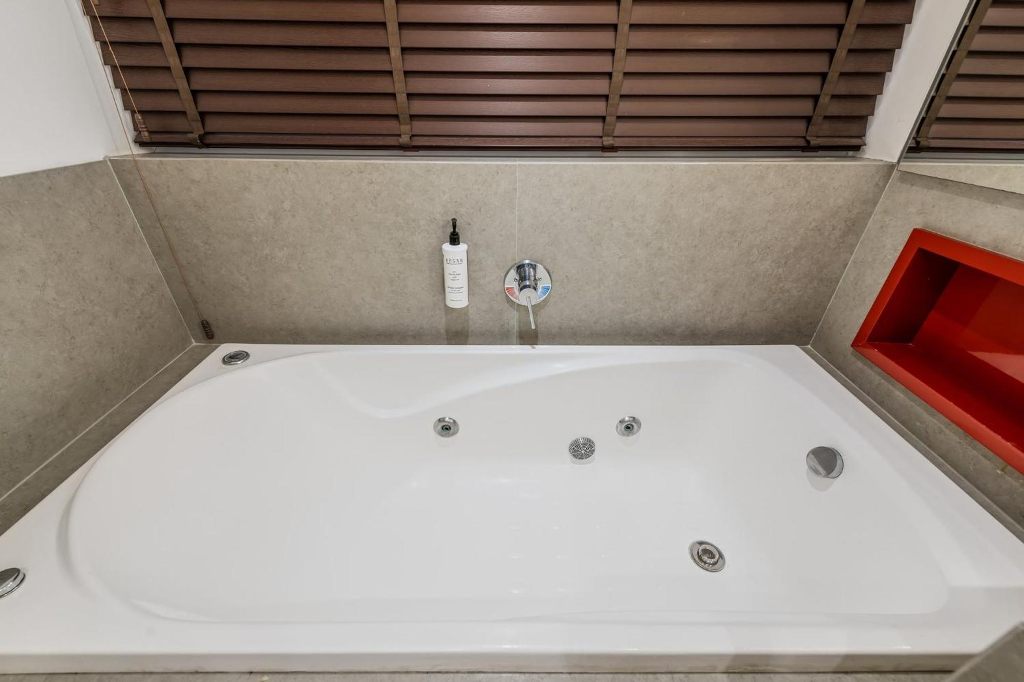 Intercontinental By Ihg 5*