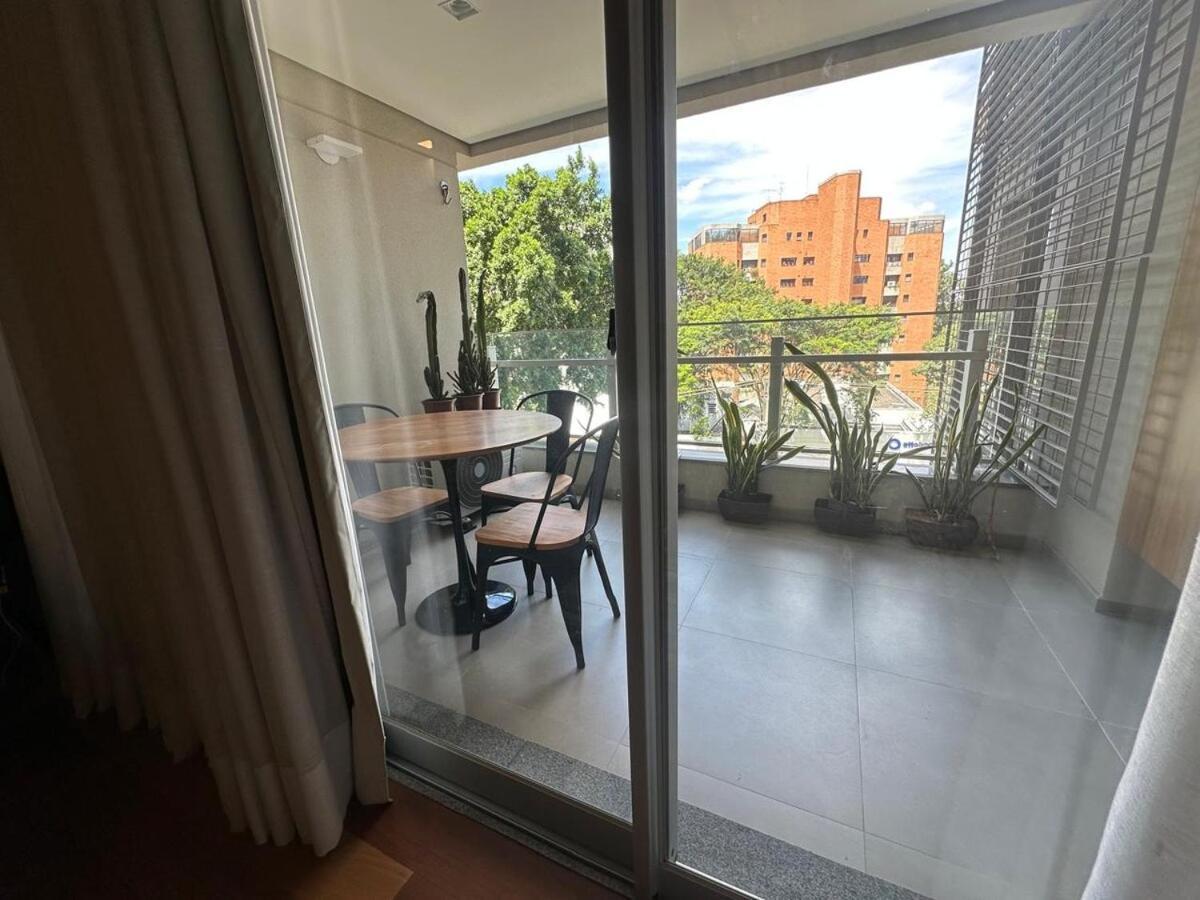 With 01 Bedroom And Air Conditioning! Apartment *