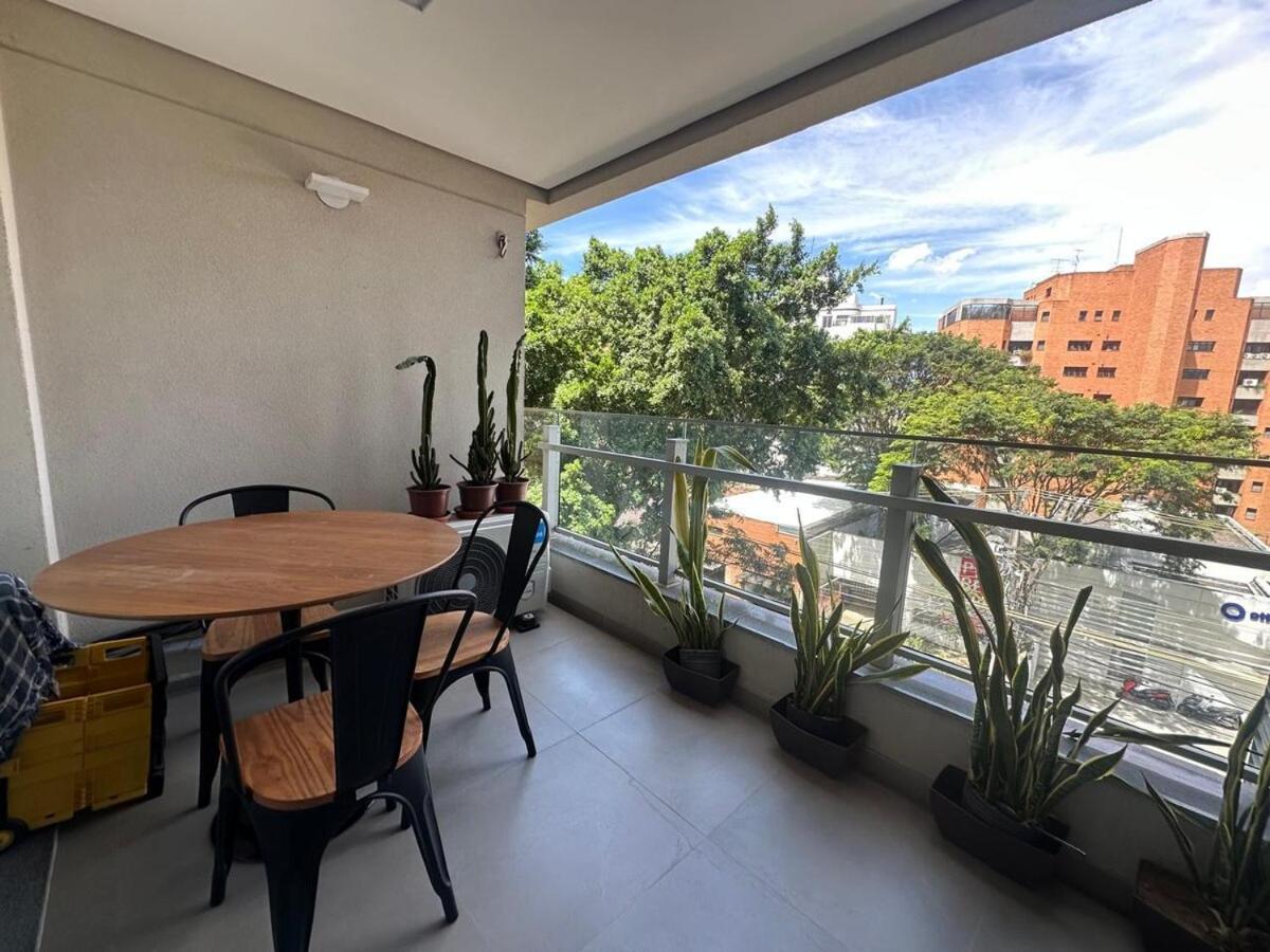 With 01 Bedroom And Air Conditioning! Apartment