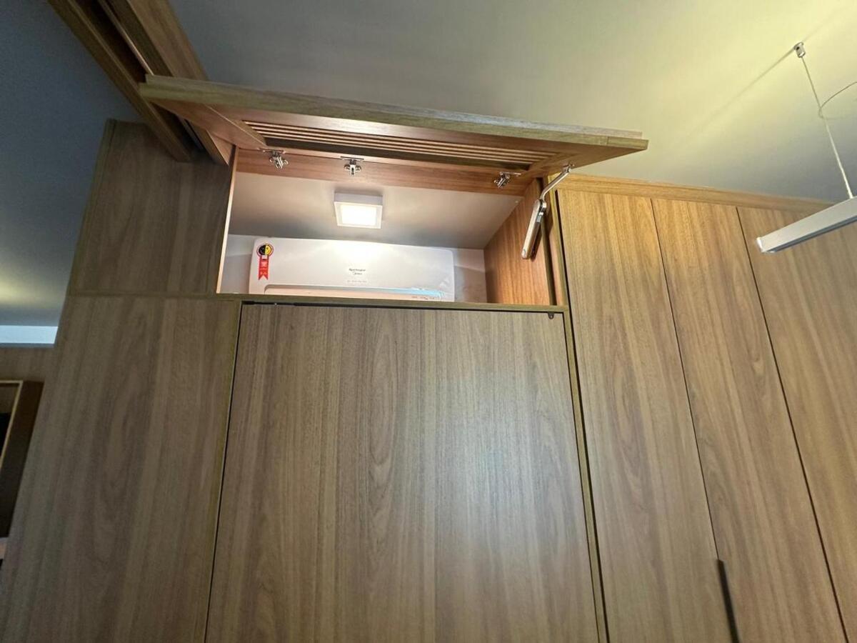With 01 Bedroom And Air Conditioning! Apartment *
