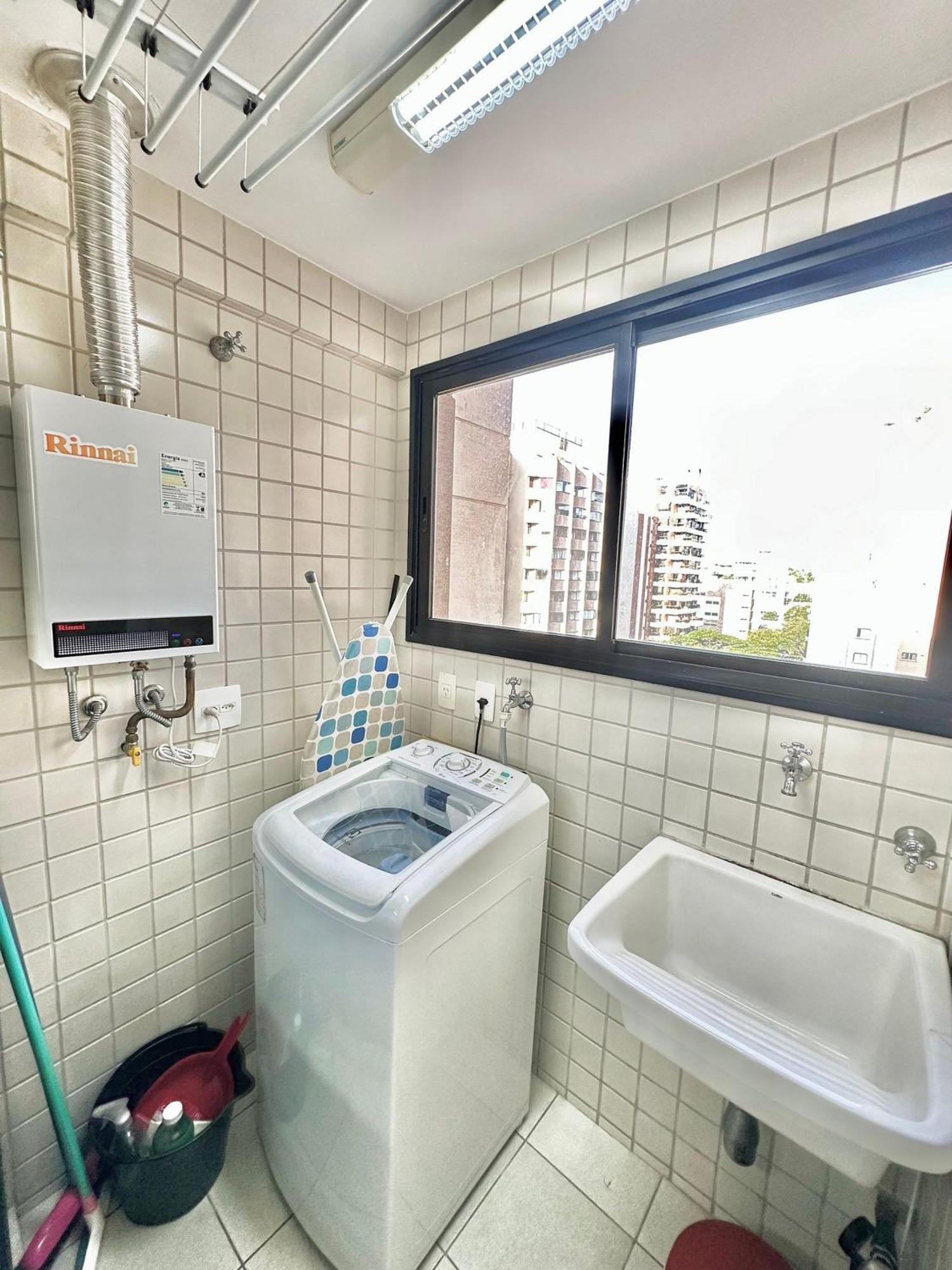 Flat Residencial Moema Garagem Internet Limpeza E Sacada * São Paulo