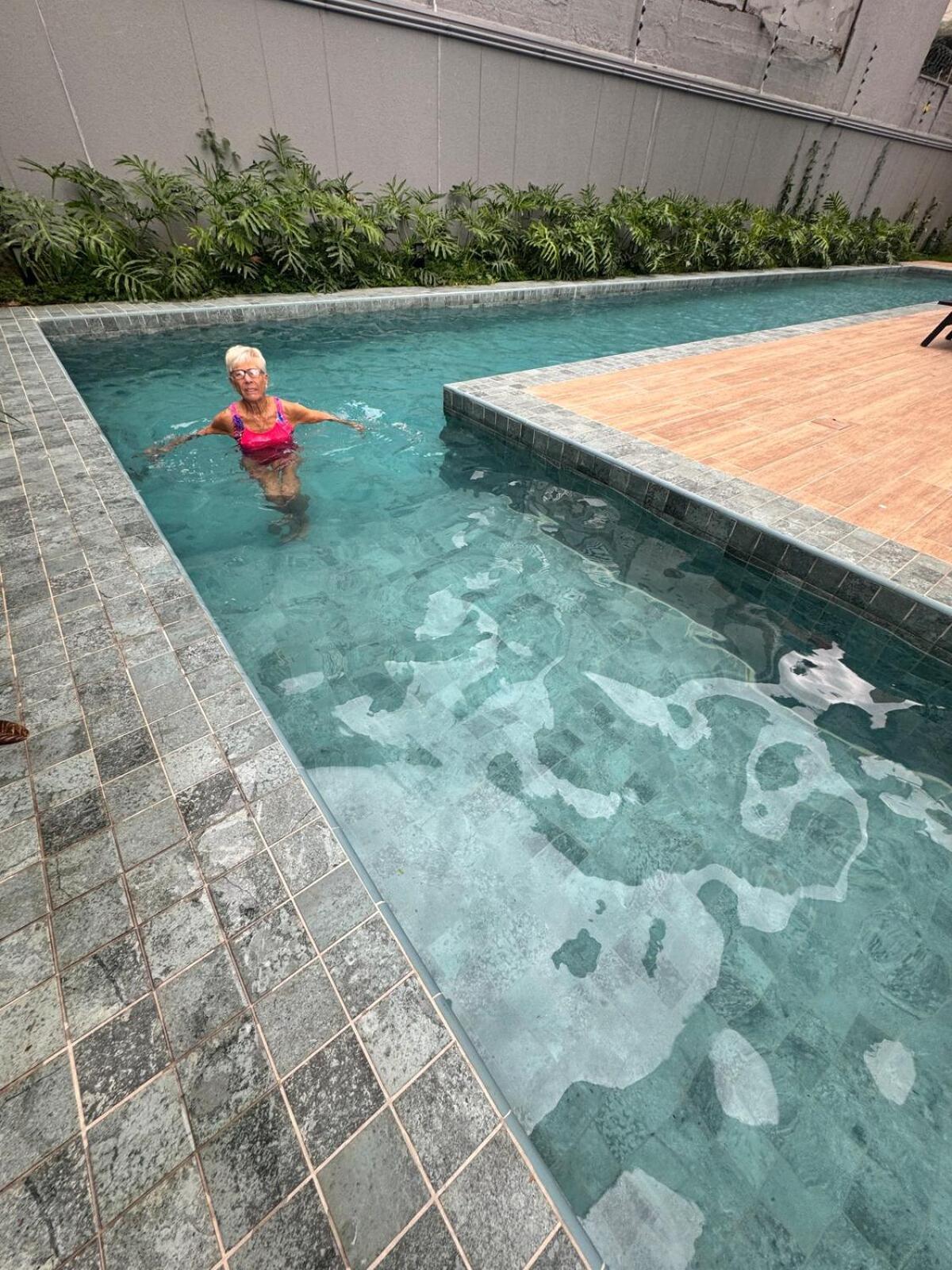 22nd Floor With Pool