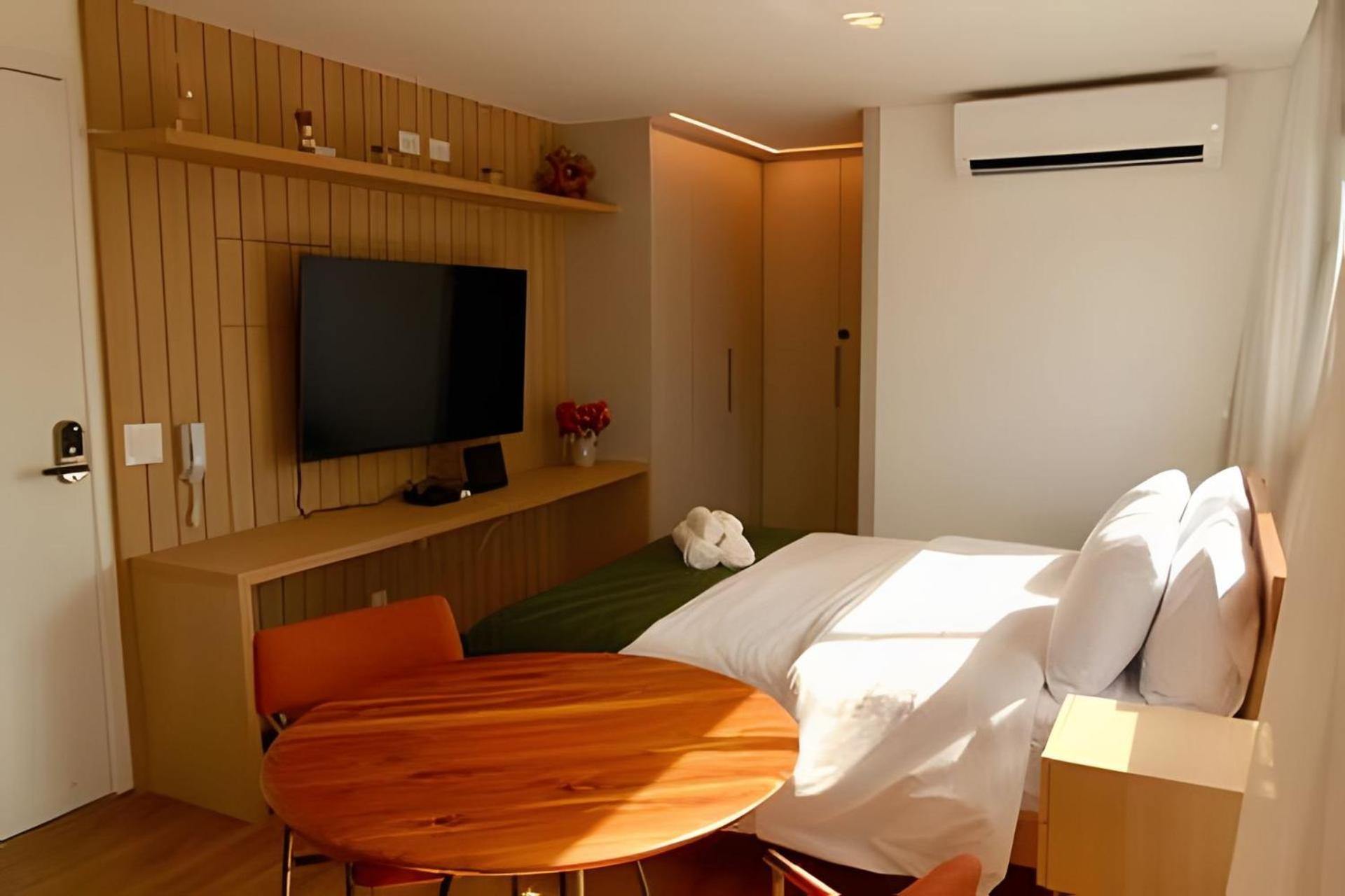 705 Lux Allianz Park Apartment