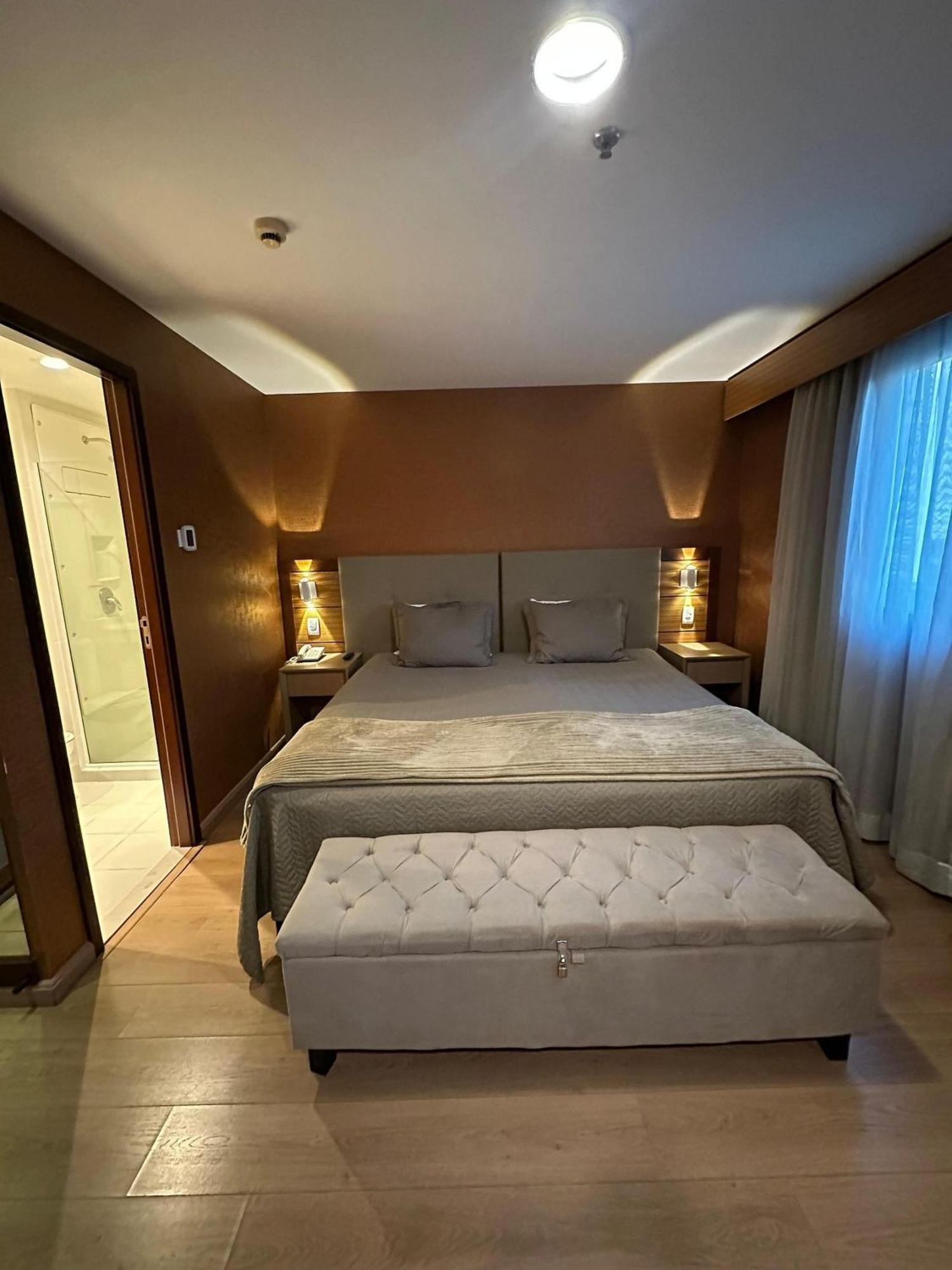 Flat 246 - Avenida Ibirapuera, Moema - Sao Paulo