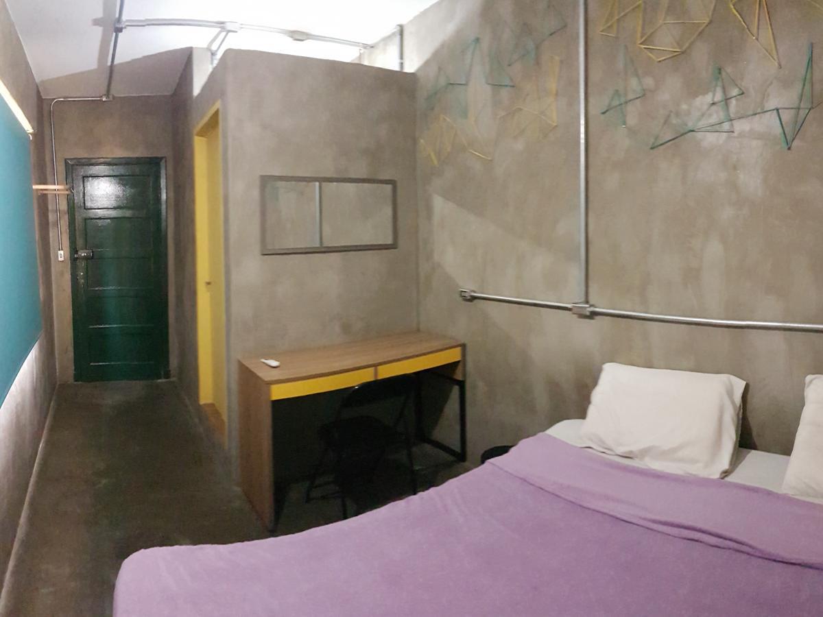 Hostel The Pod Sp & Bar