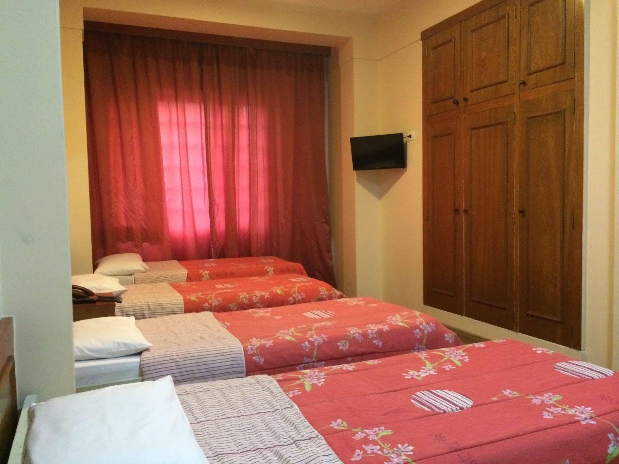 Lux Hotel 2*