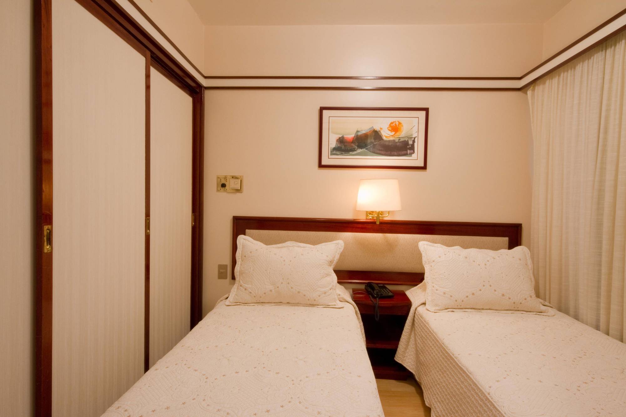 Le Premier Hotel 4*