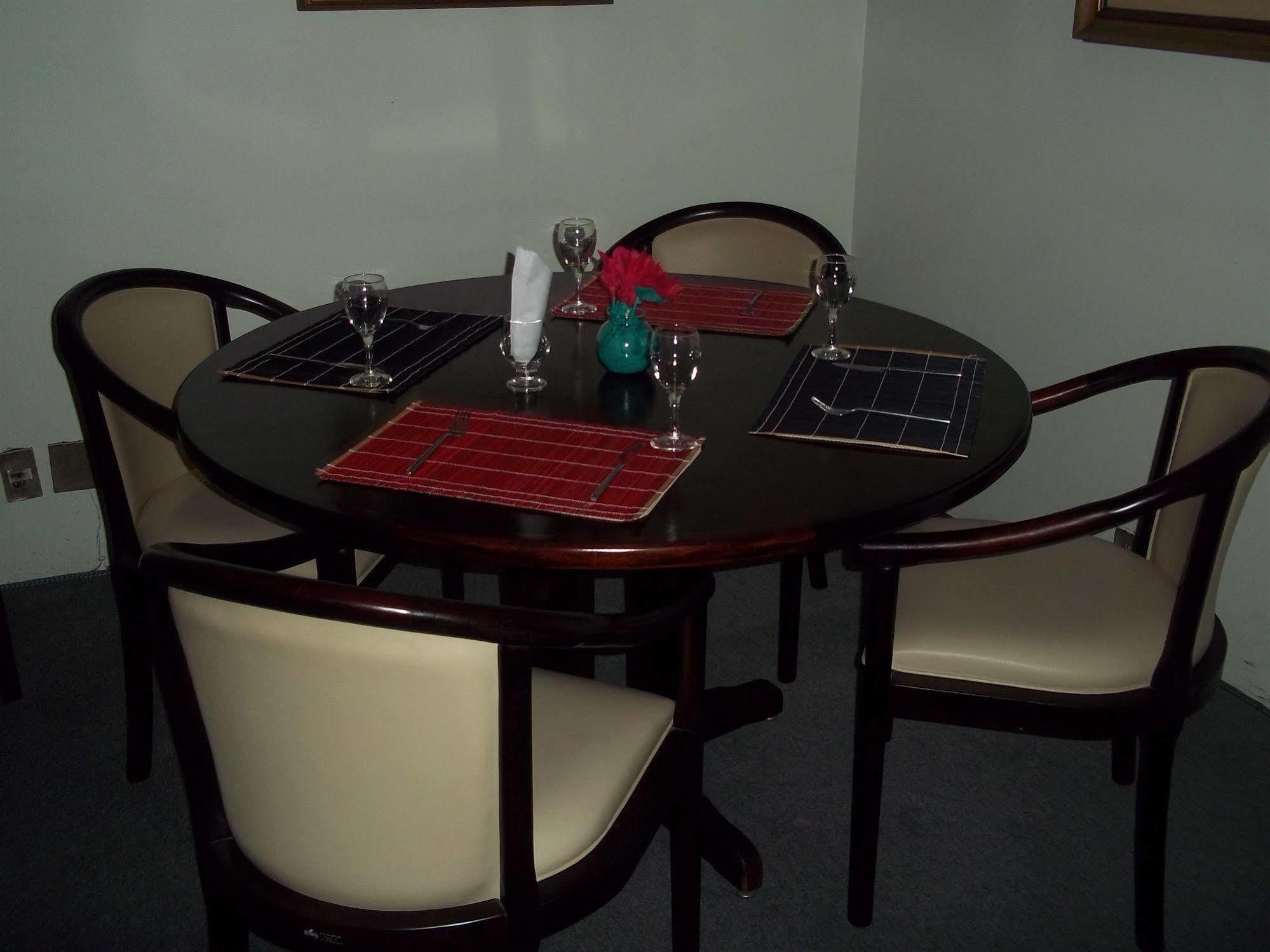 Le Premier Hotel 4*