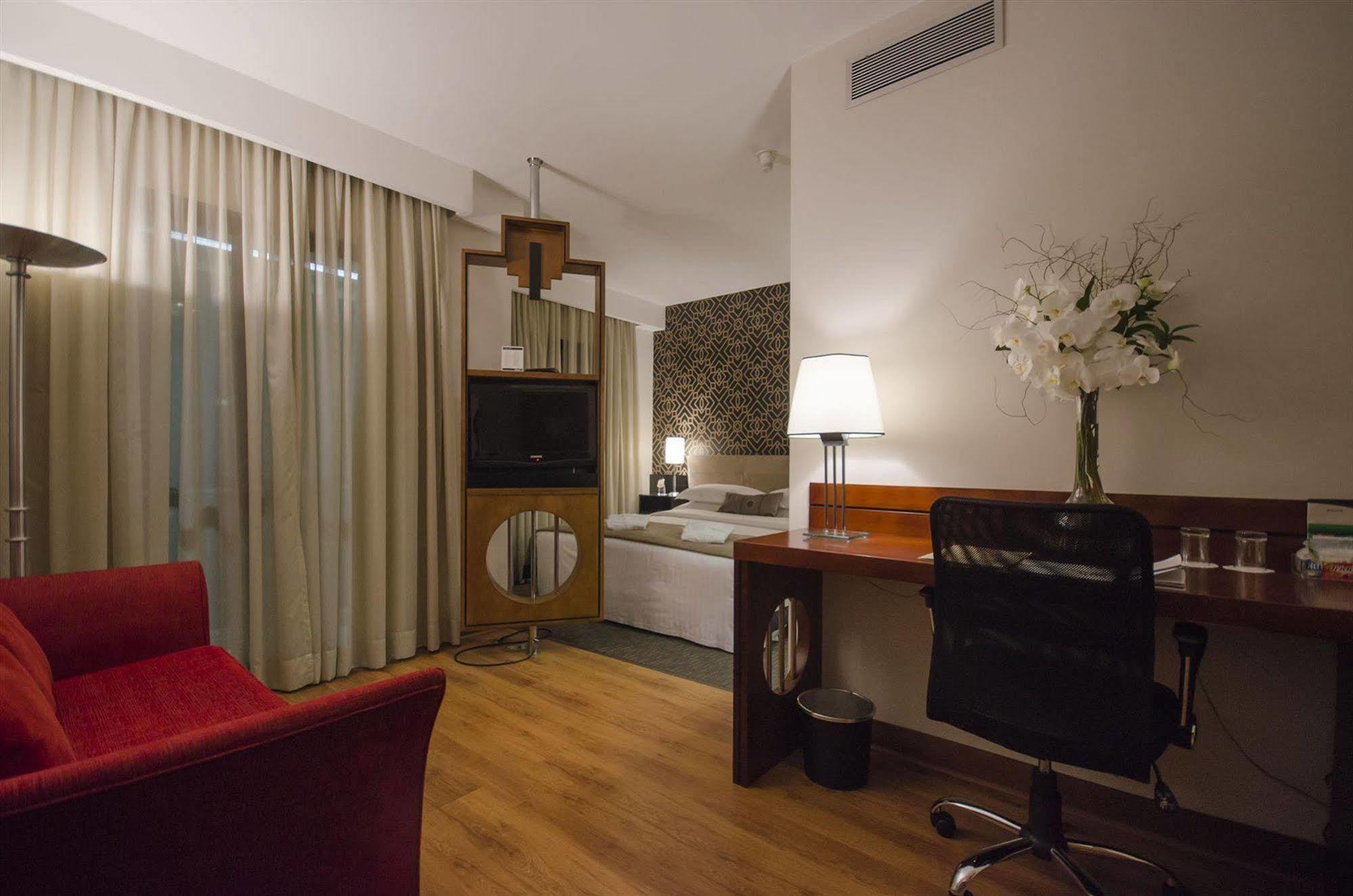 Estanplaza Funchal Faria Lima Hotel 4*